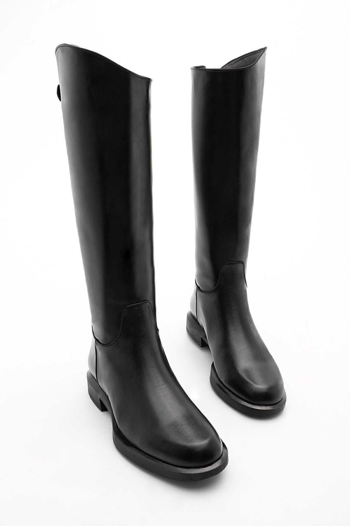 Women's Daily Boots Milana Black with zipper from behind.