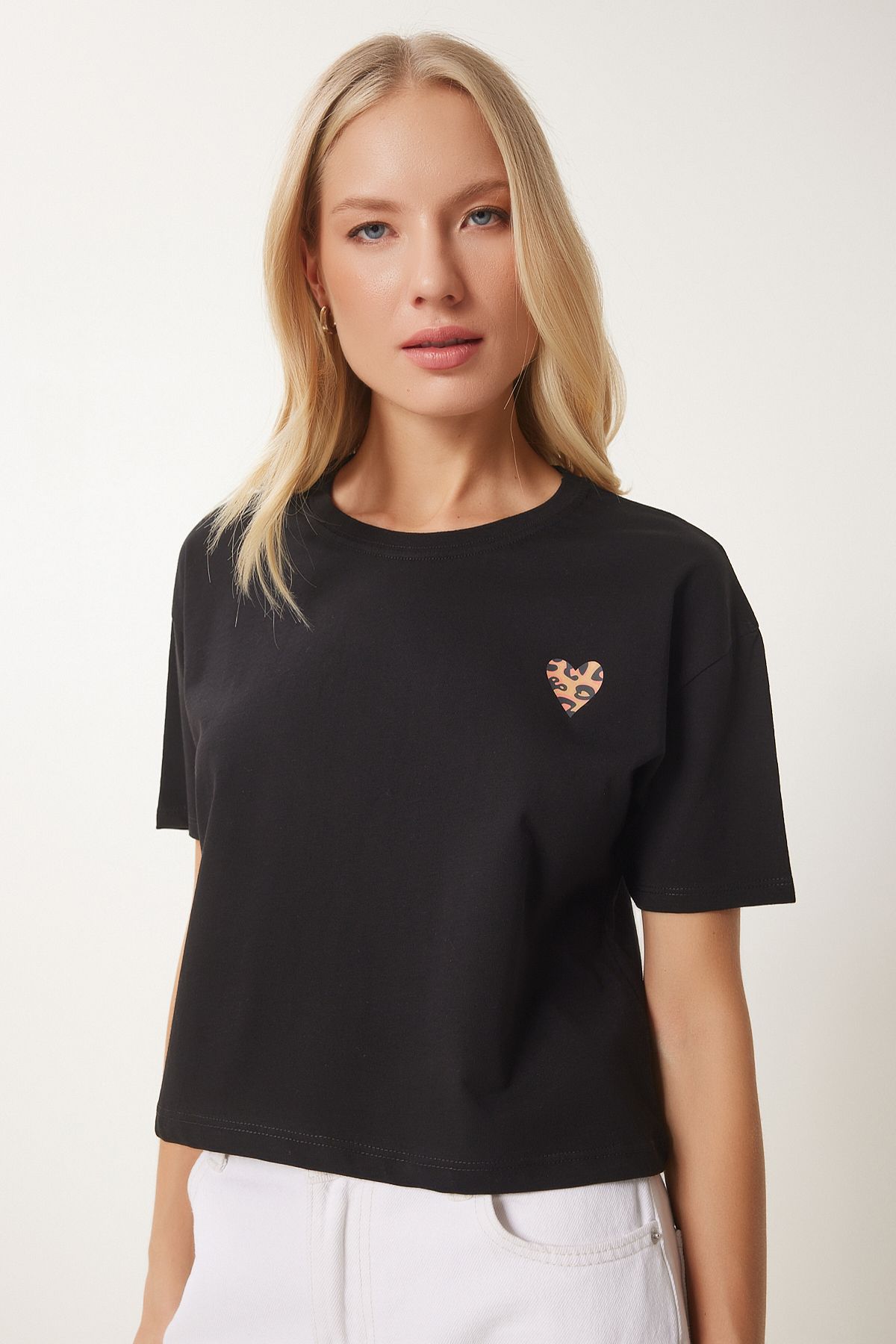Female Black Heart Printed Cotton Short Knitting T-Shirt AN00224