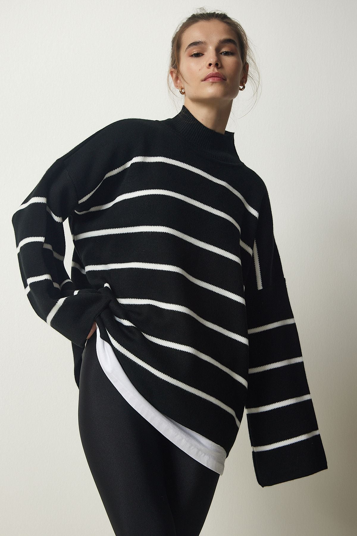 Woman black upright collar striped oversize knitwear sweater NF00076