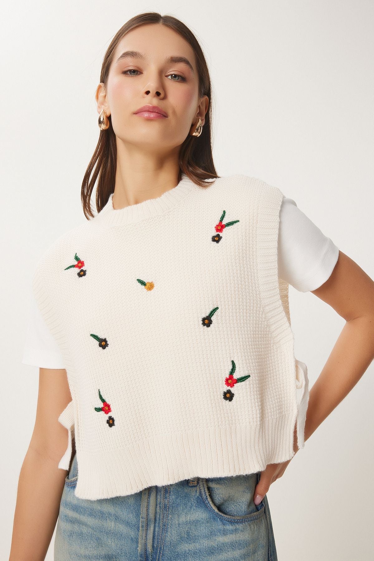 Women's Cream Flower Embroidered Crop Knitwear Süvemeter KG00013