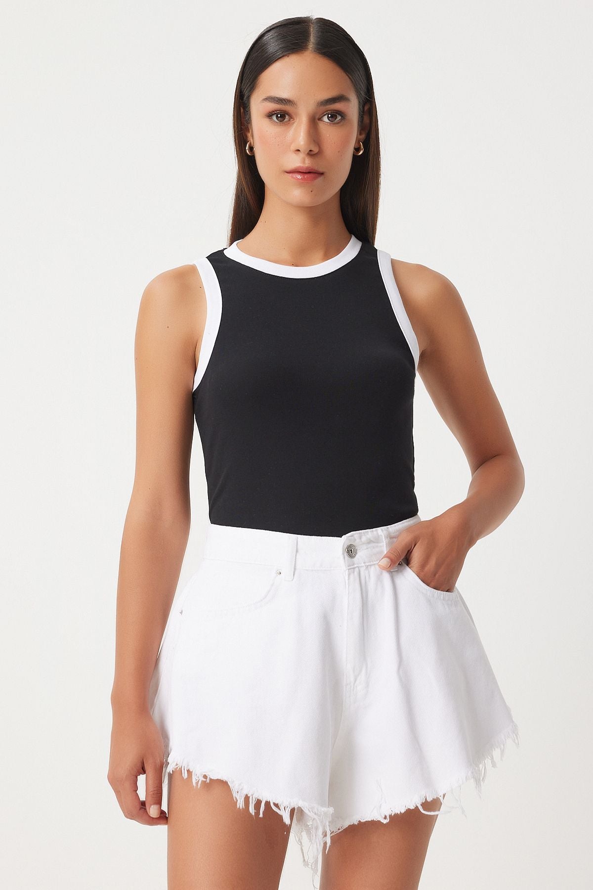Female black sleeveless contrast colored blouse FK00010