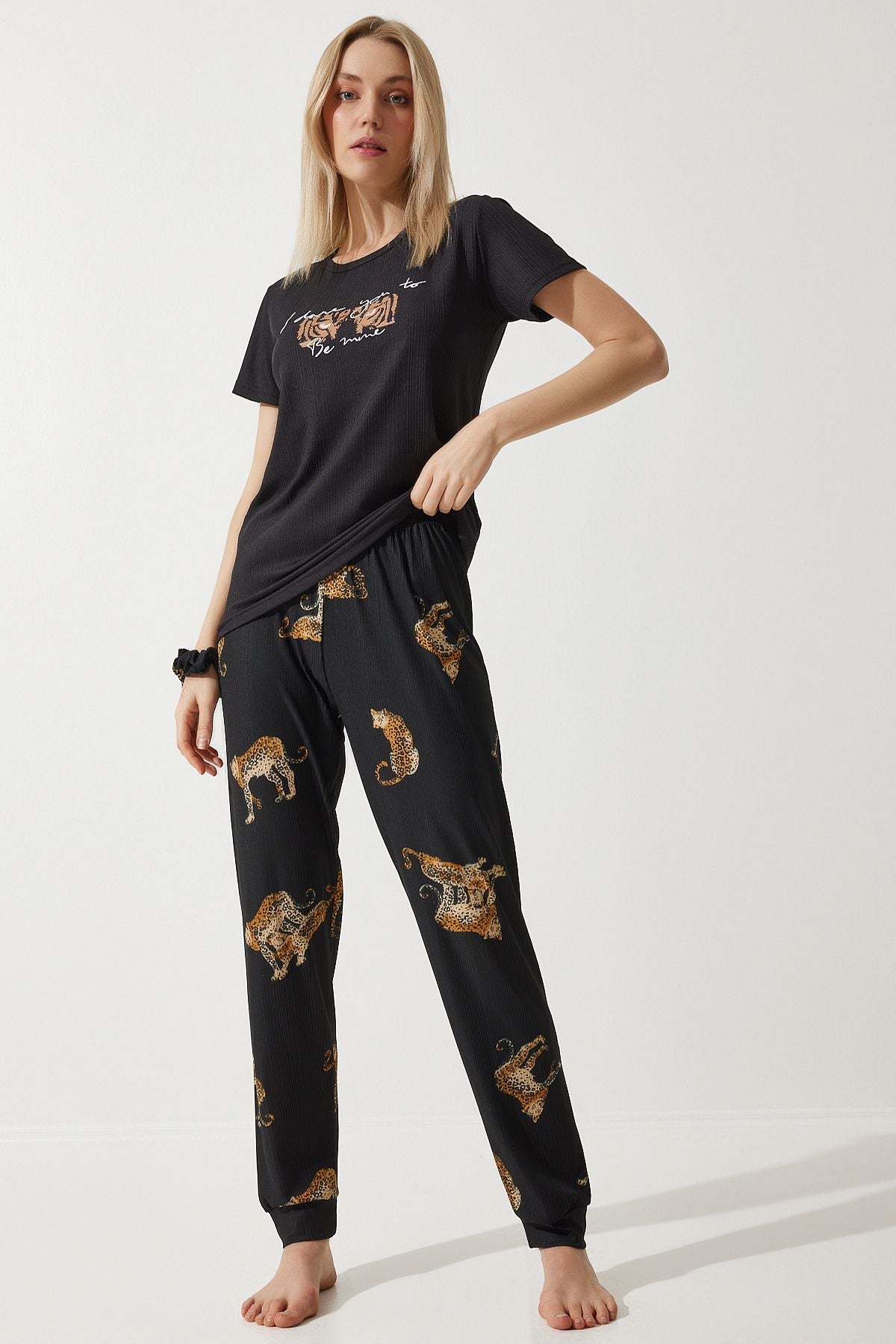 Women's black tiger patterned buckle t-shirt pants knitting pajama set FP00004