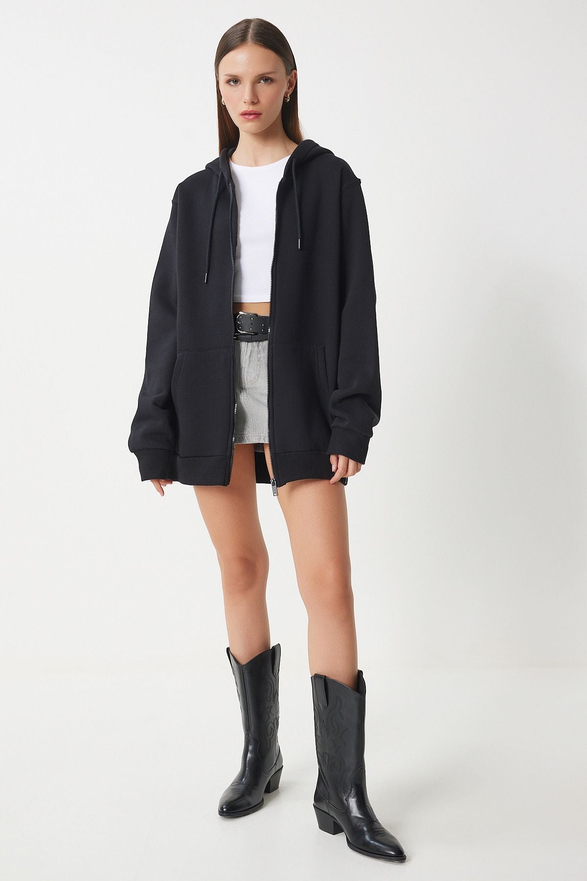 Female black hooded route zipper with a lighter vn00015