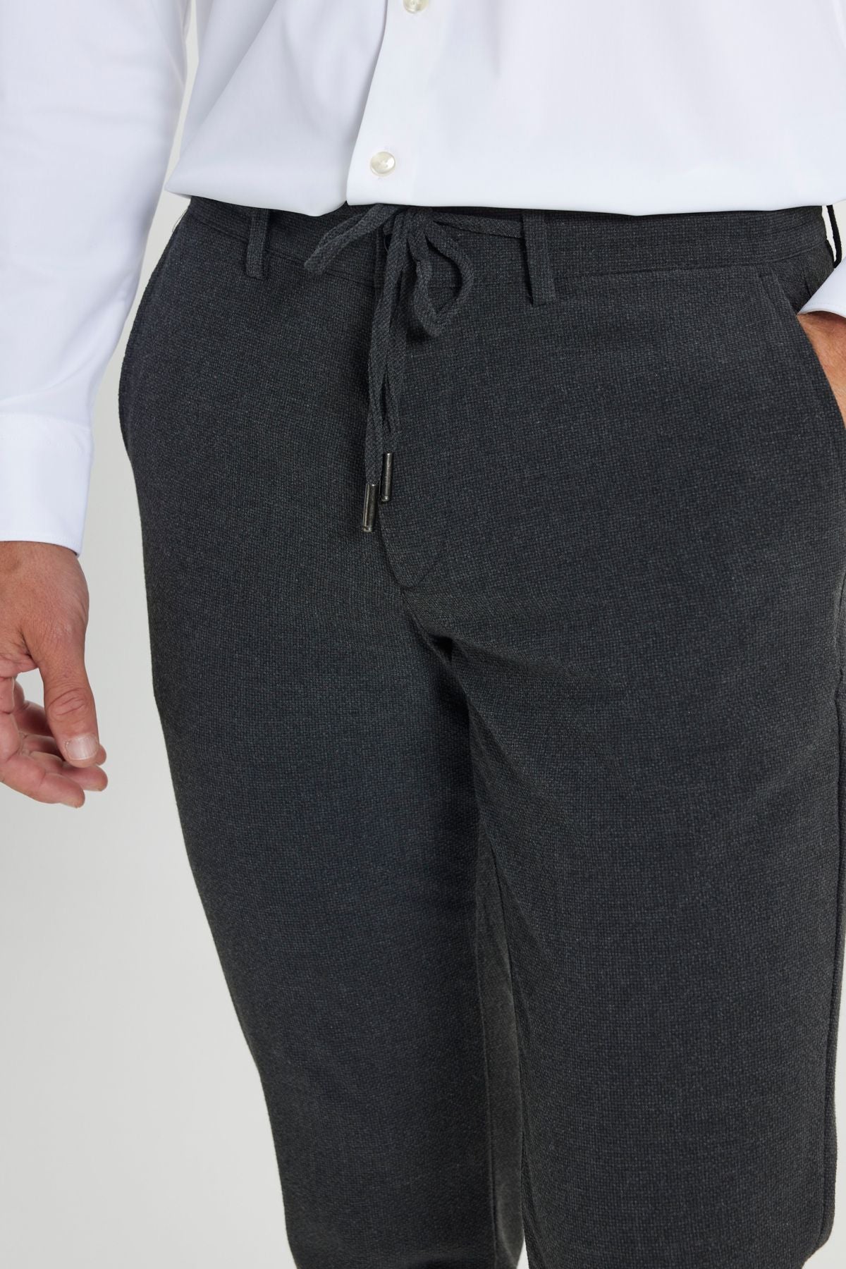 Men's anthracite slim fit narrow cutting waist tied side mobile wafer patterned pants