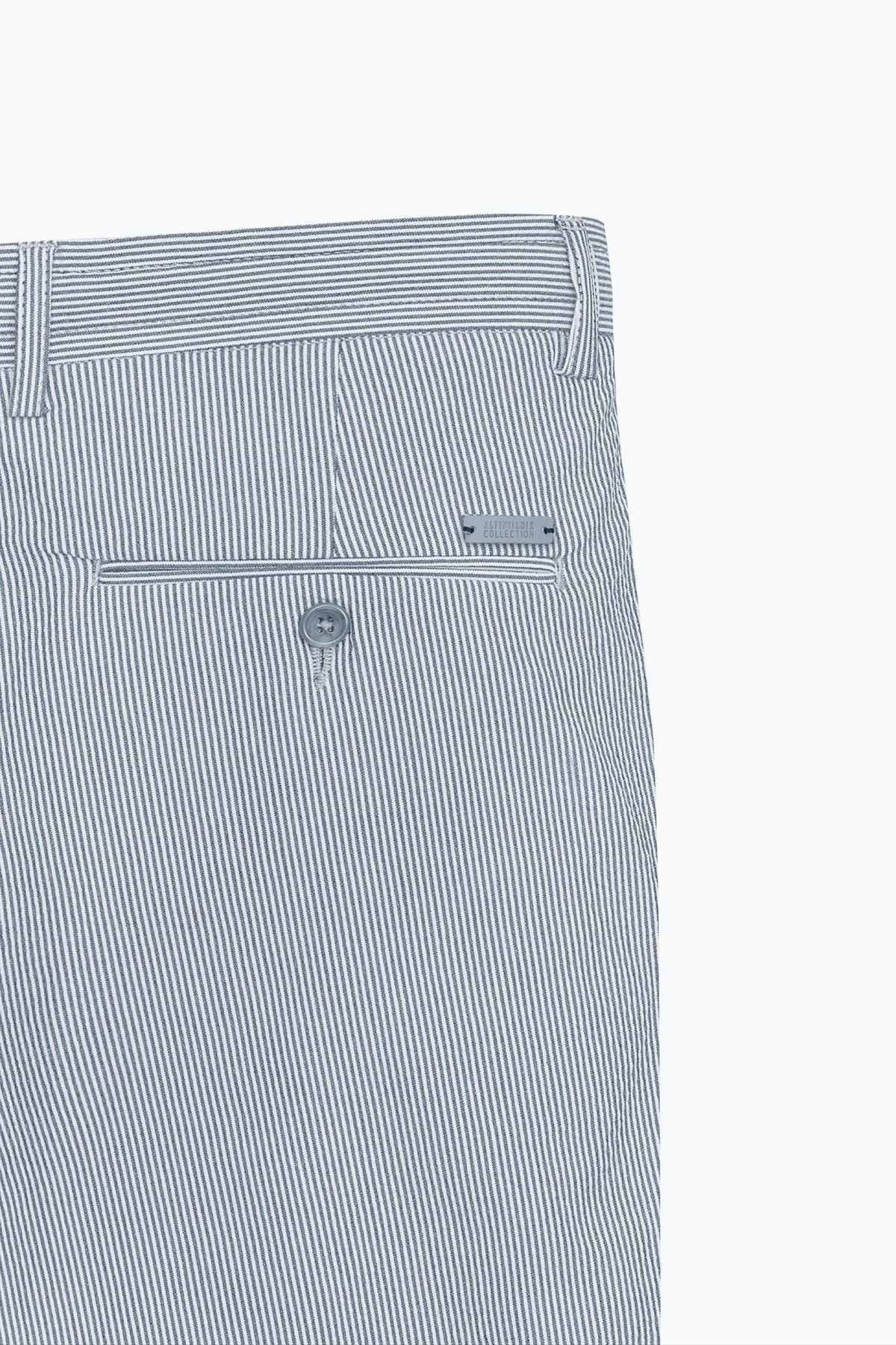 Men's navy blue-white slim fit narrow-cut cotton waist connected side pockets with patterned shorts