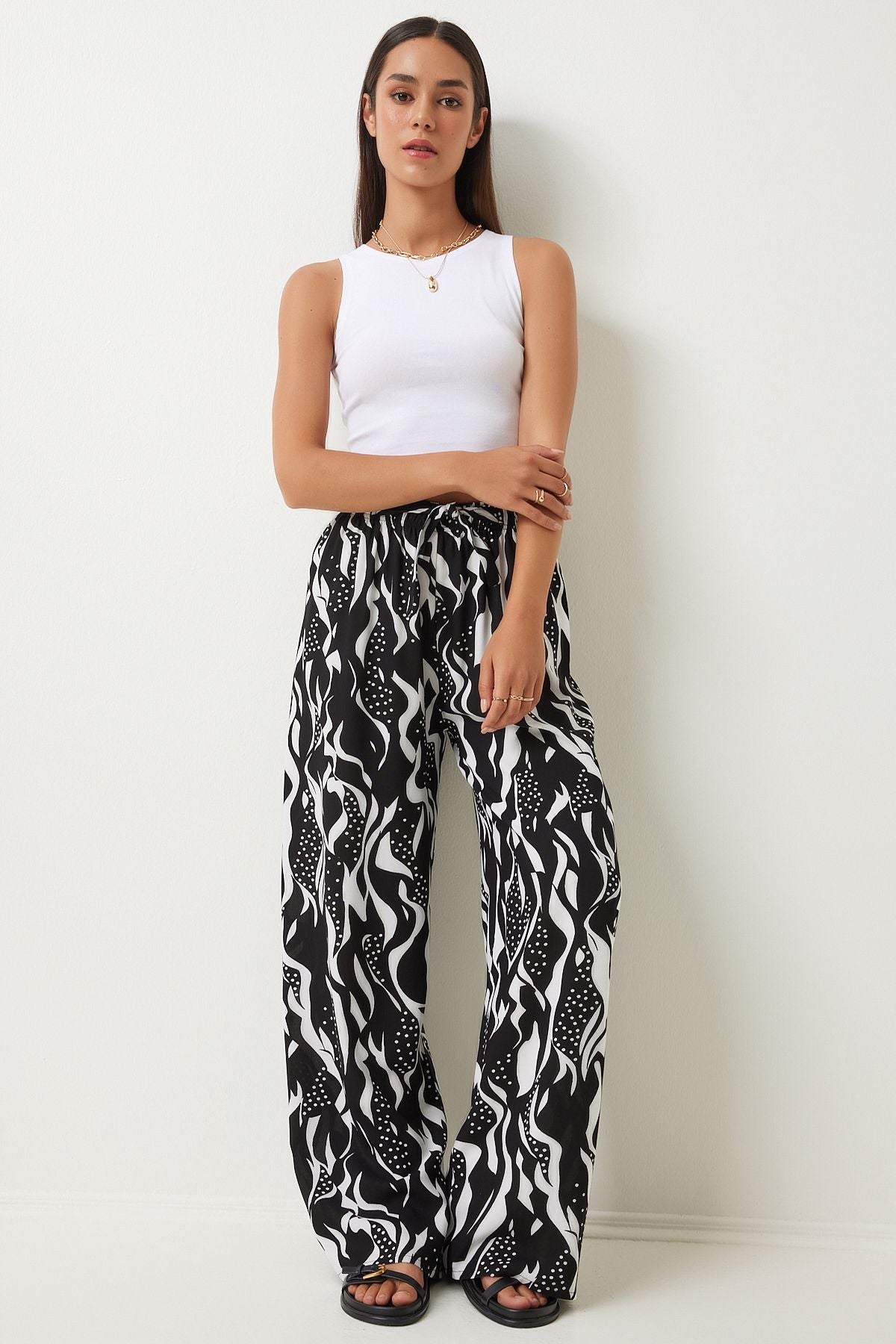 Female black live white patterned draped viscose palazzo pants EN00606