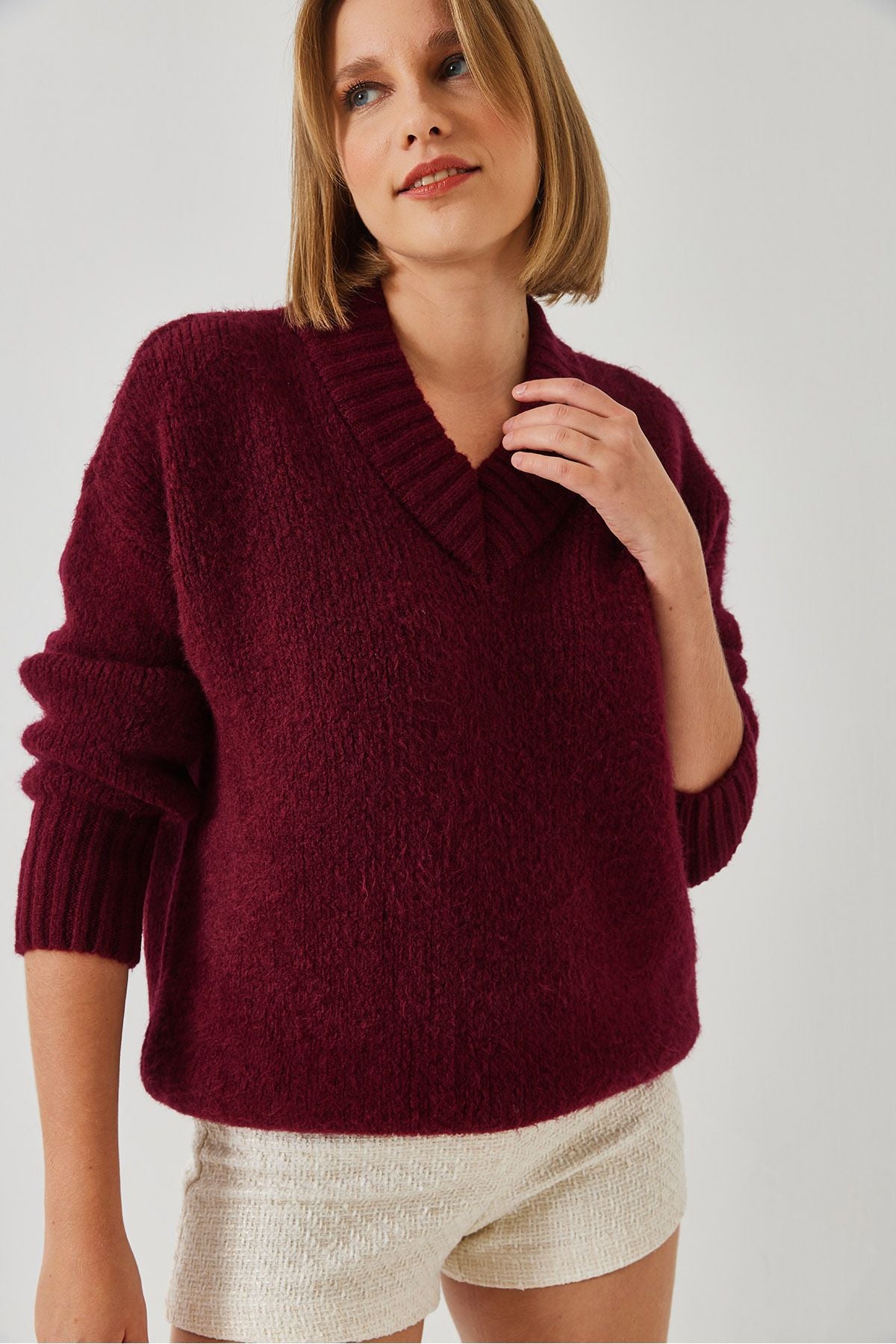 Woman V -Neck Knitwear Kazakh 20247532