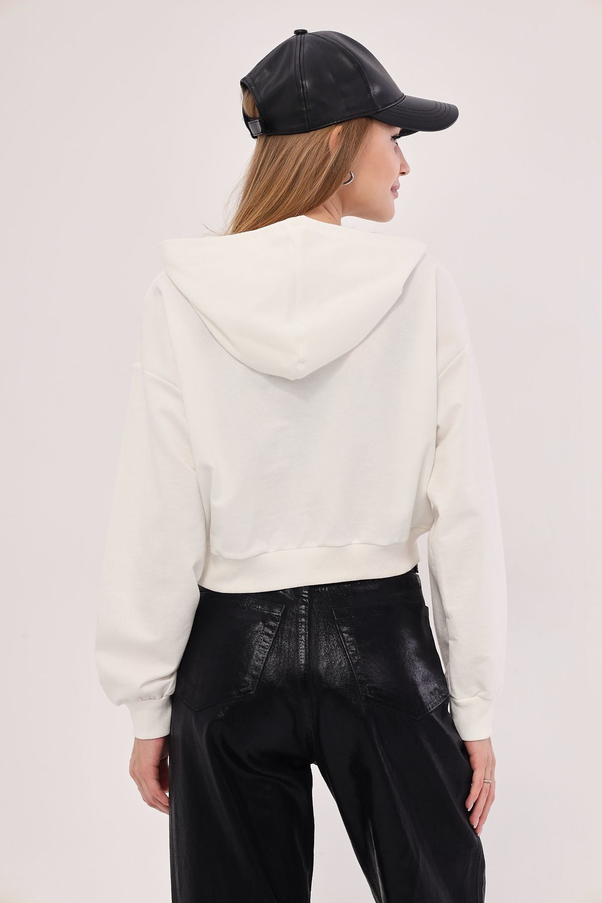 Woman White front written hooded Crop swine Sweatshirt ARM-25K001028