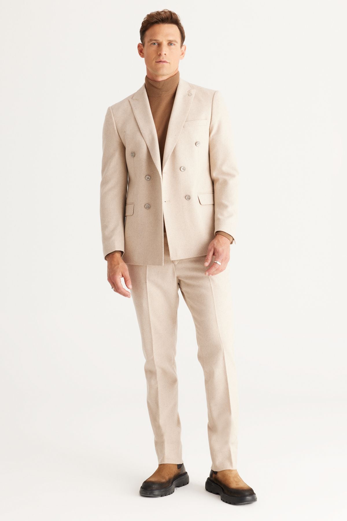 Men's Beige Slim Fit Narrow Cut Swallow Collared Wool Suit