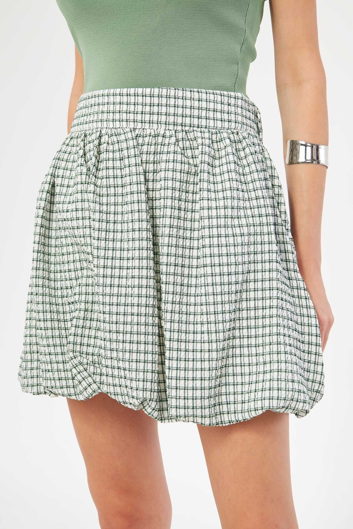 Female green plaid fabric back with rubber side zipper balloon skirt ARM-24Y001107