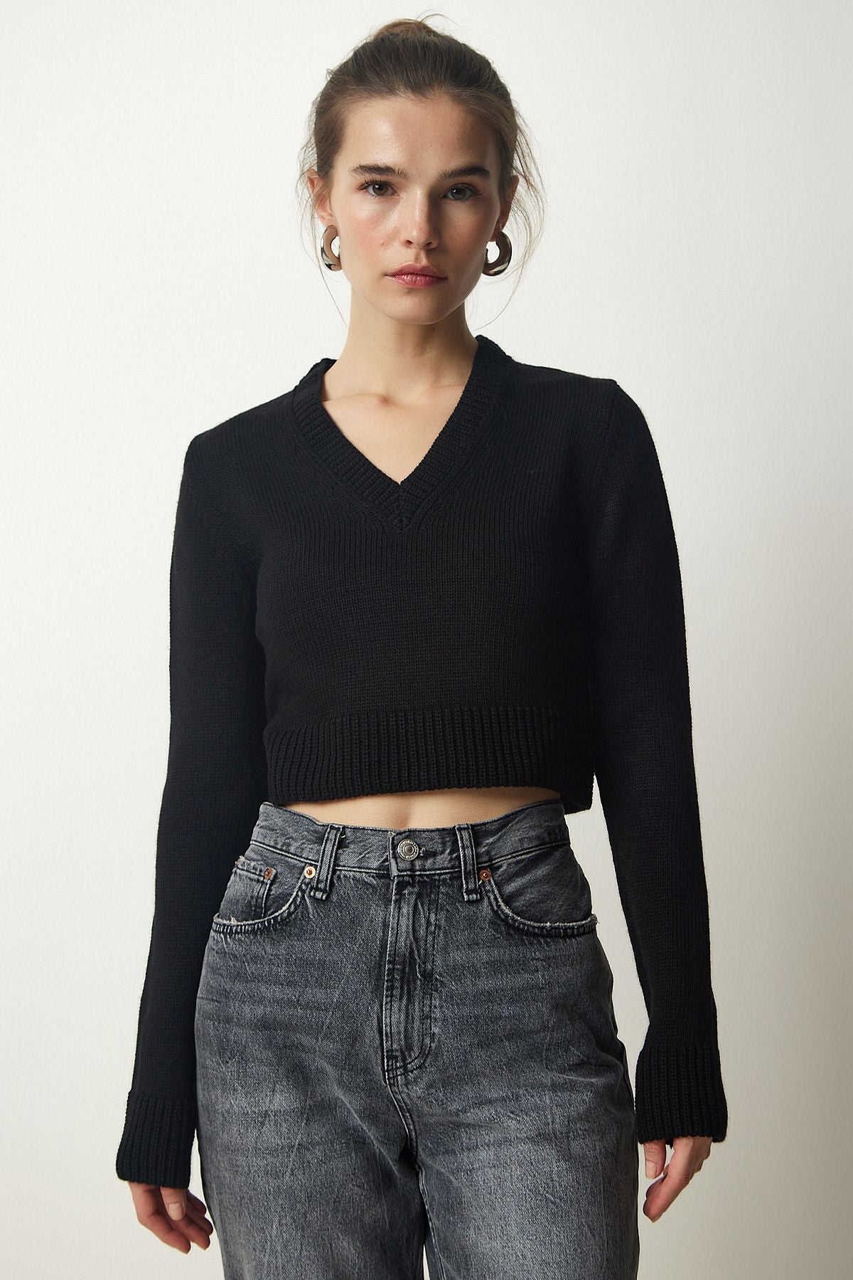 Female Black V -Neck Crop Knitwear sweater PF00040