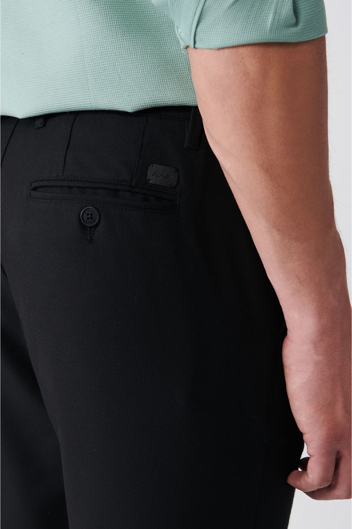 Men's black side with soft button with a soft button W-Leisure Fit Chino Pants B003027