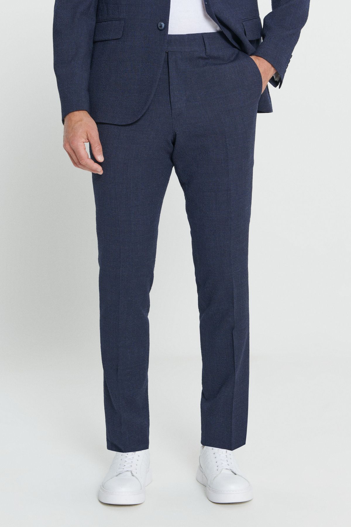 Men's navy blue slim fit narrow cut Mono collar wafer patterned woolen suits