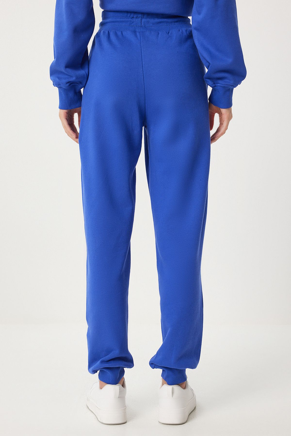 Sweatshirt jogger with women blue hooded.