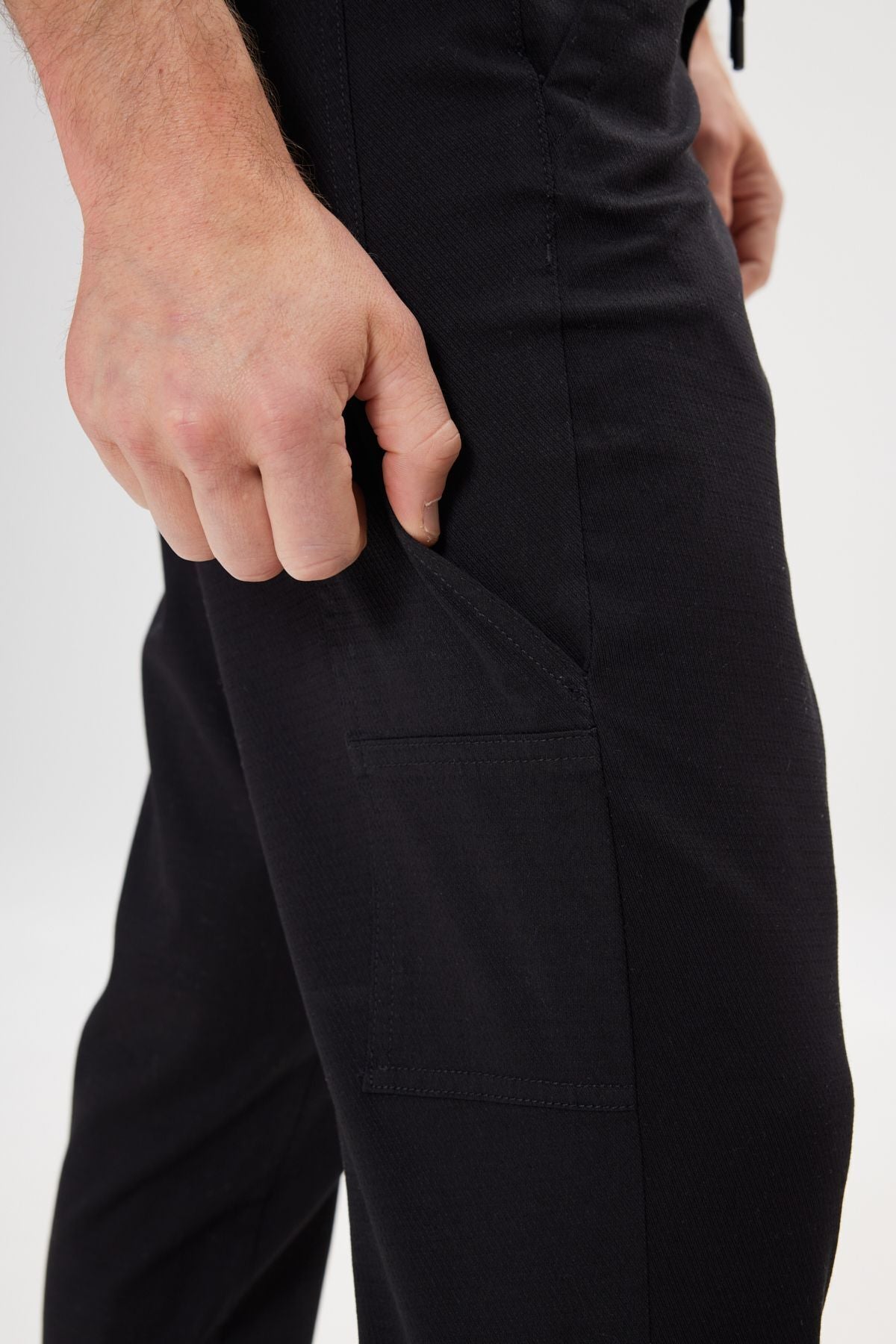 Men's black oversize with plenty of cut waist -tied cotton flexible Achaened side pocket pants