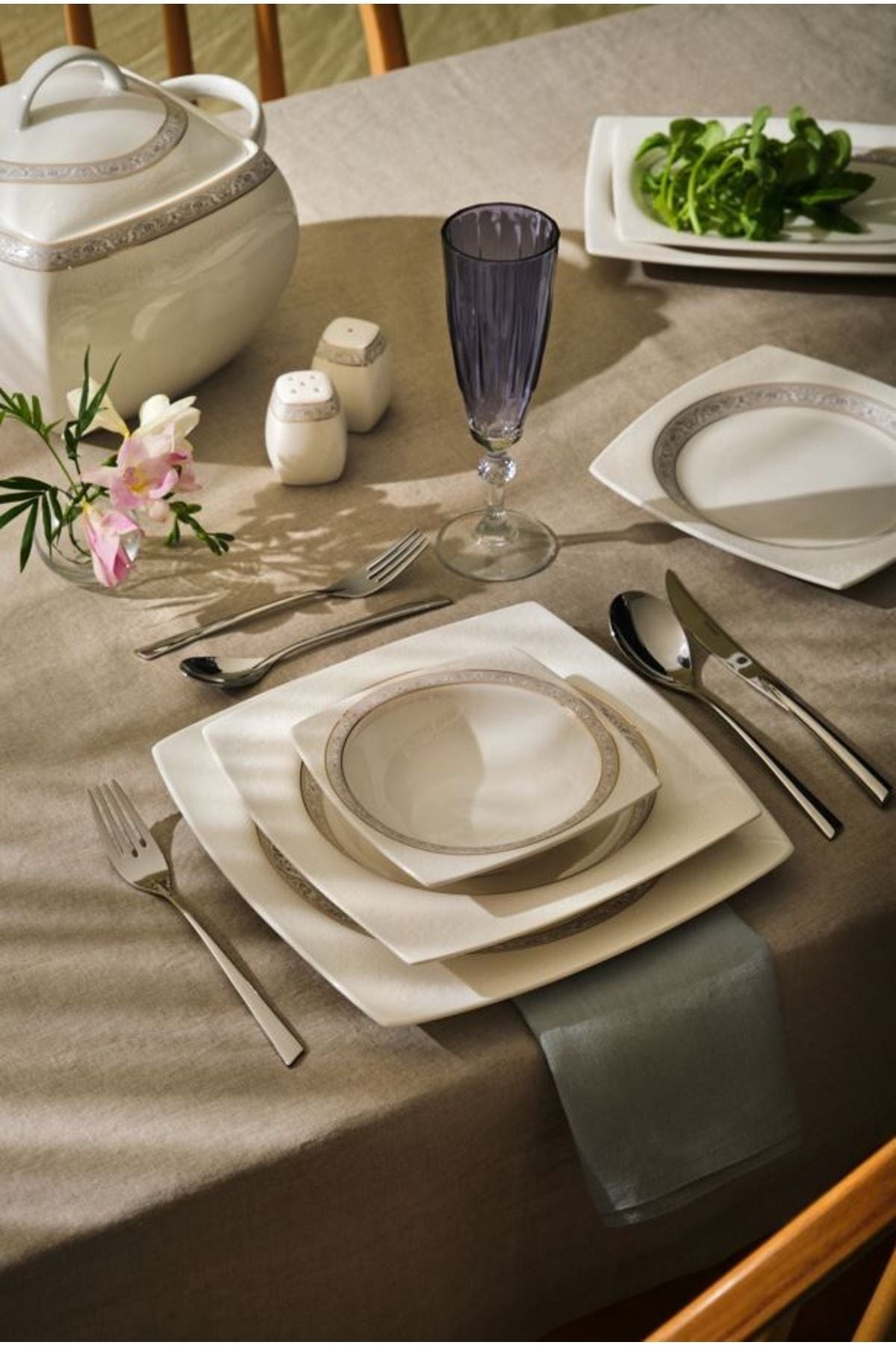 Fine Bone Lace Dinner Set 60 Piece Square