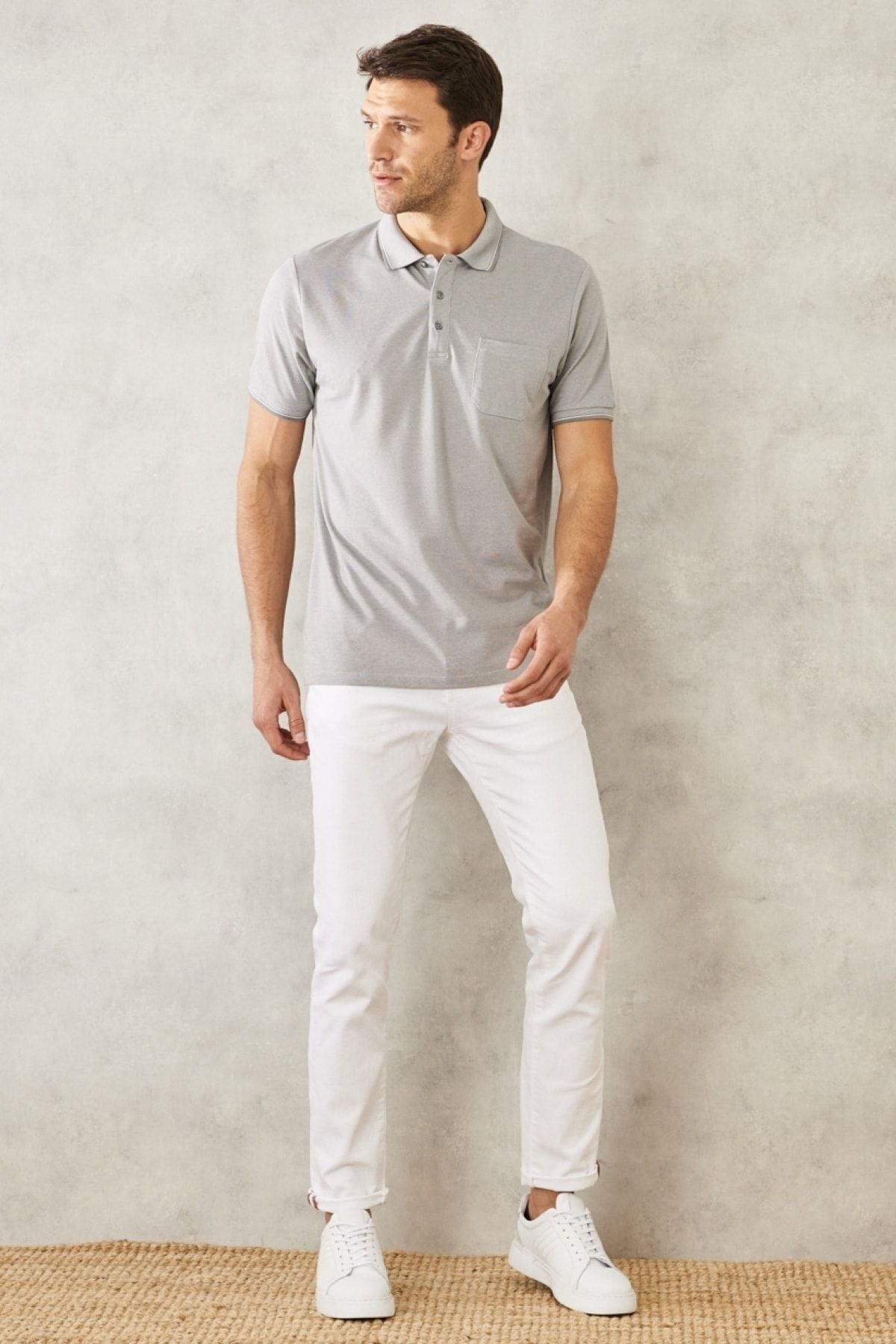 Men -drawn cotton fabric regular fit comfortable cut gray curved polo collar pocket t -shirt