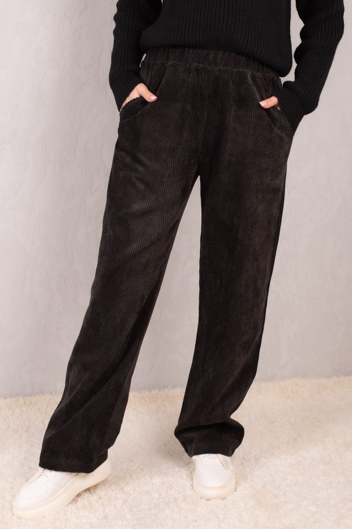Women's Black Waist Entry with Pigal Pocket Paça Velvet Pants Arm-4K00106060
