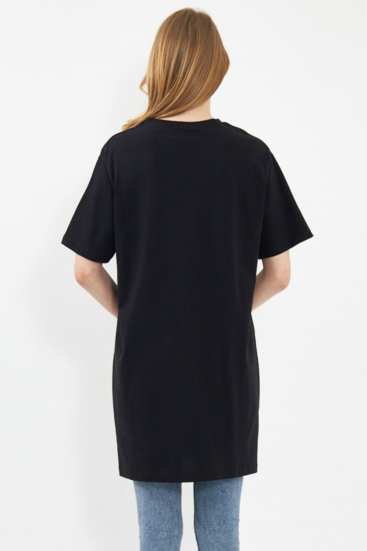 Women's black sides of the slit over the long t-shirt ARM-24Y024005