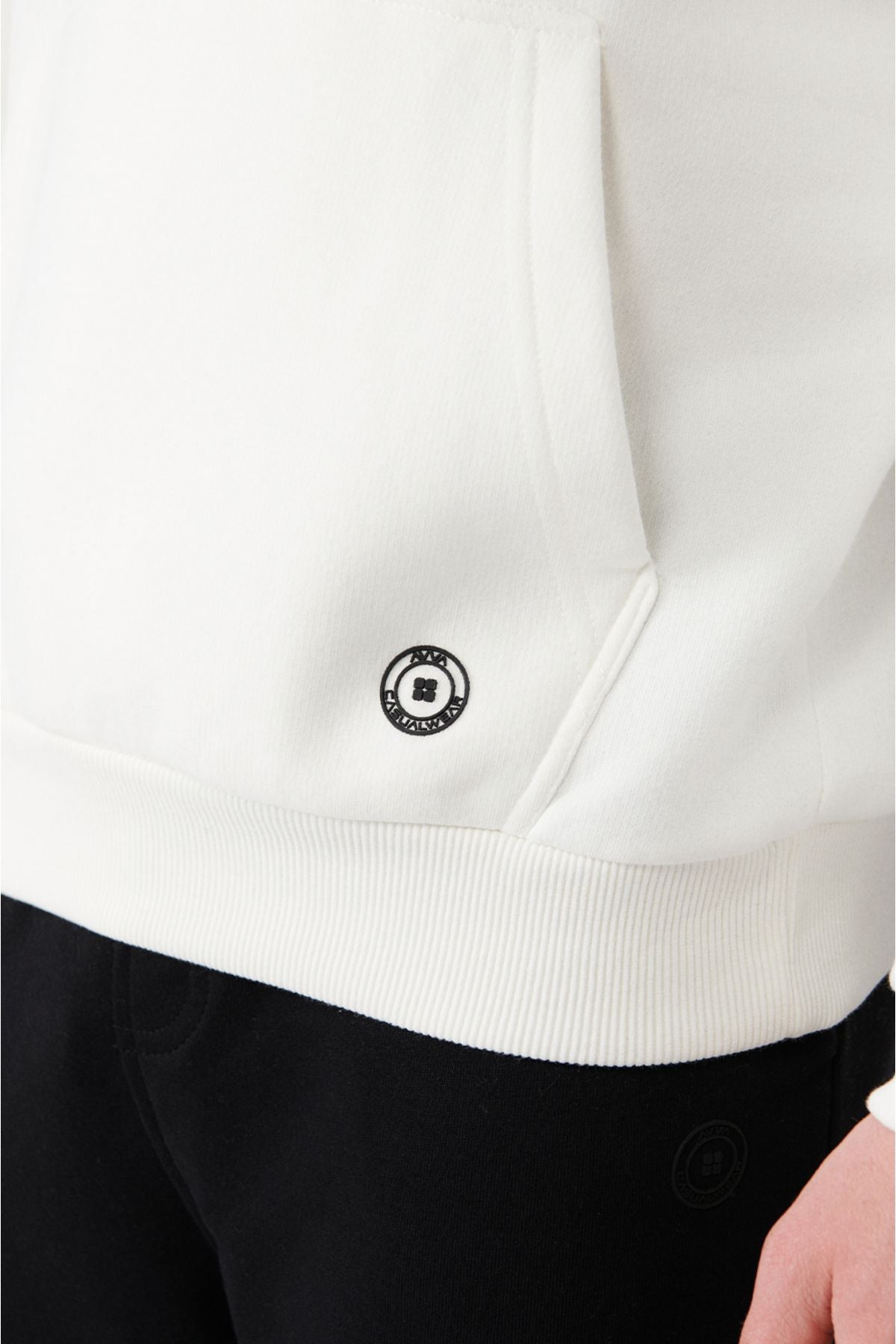 Men's white hooded 3 -squeezed cotton sweatshirt E001018