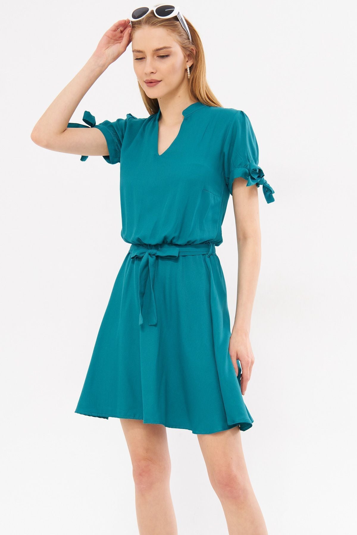 Female turquoise dominant collar handle connected waist tire arched short dress ARM-23Y001088