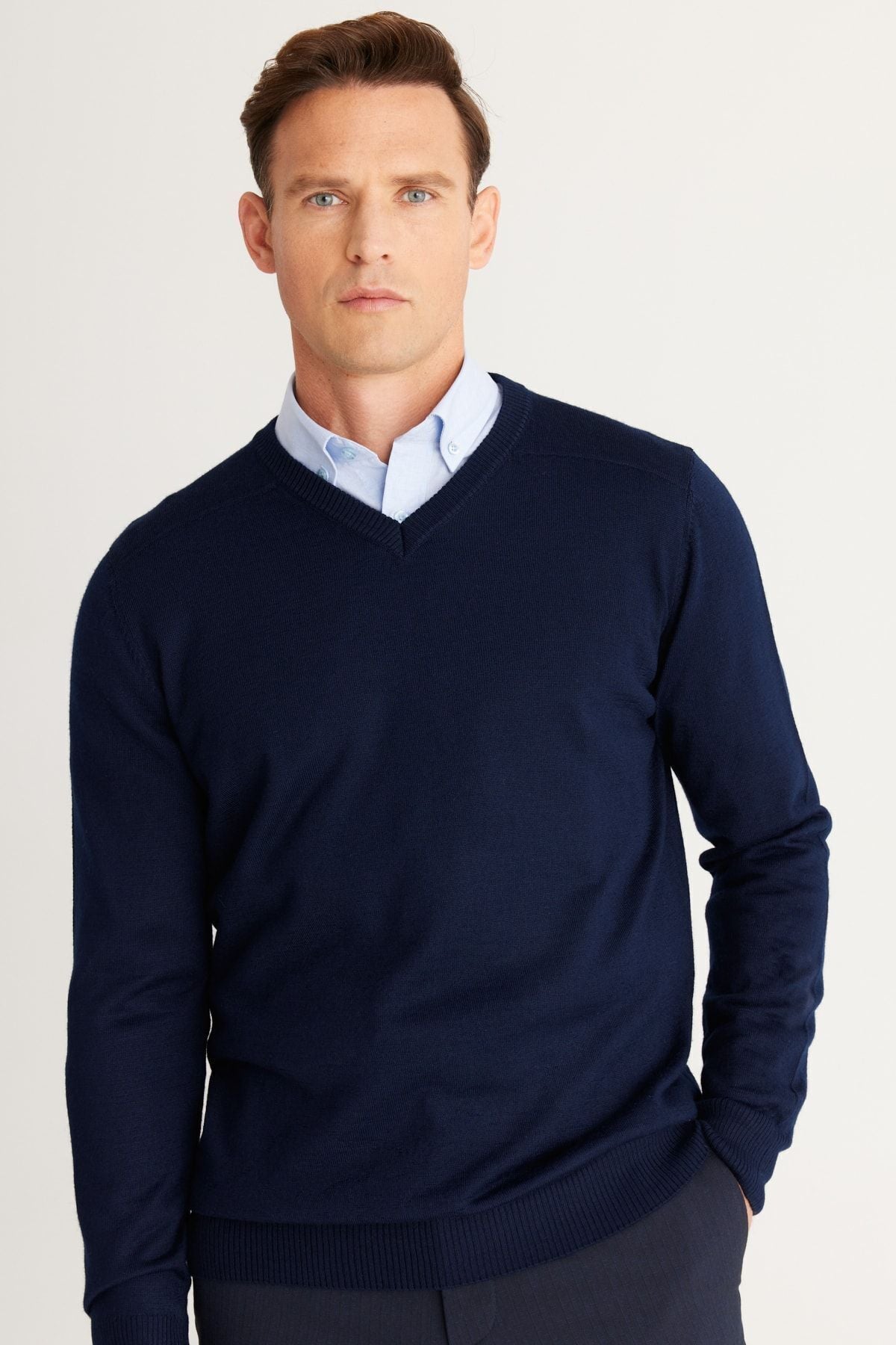 Men's Navy Blue Standard Fit Normal Cut V -Neck Cotton Knitwear Sweater