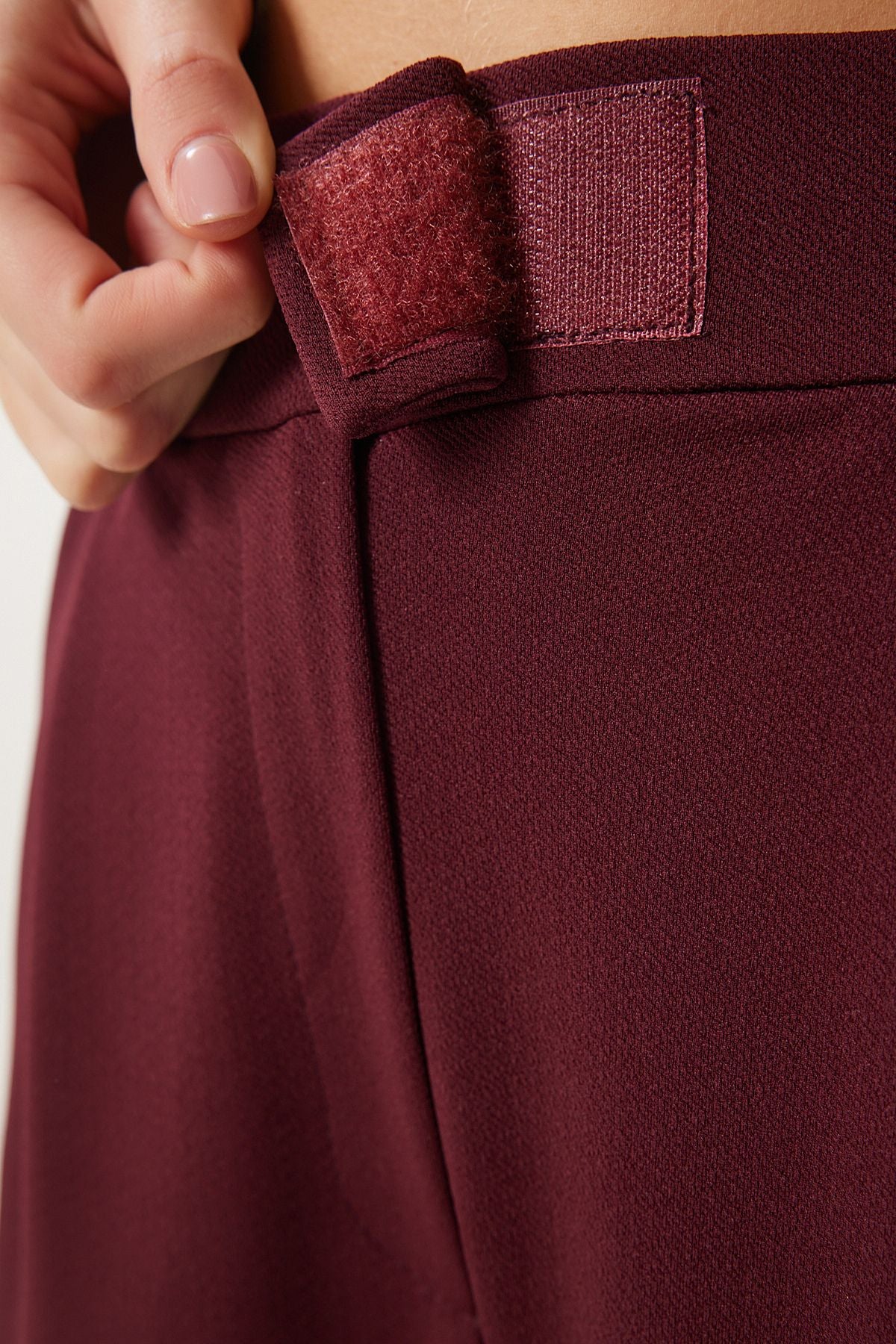 Female Bordeaux Waist Calcare