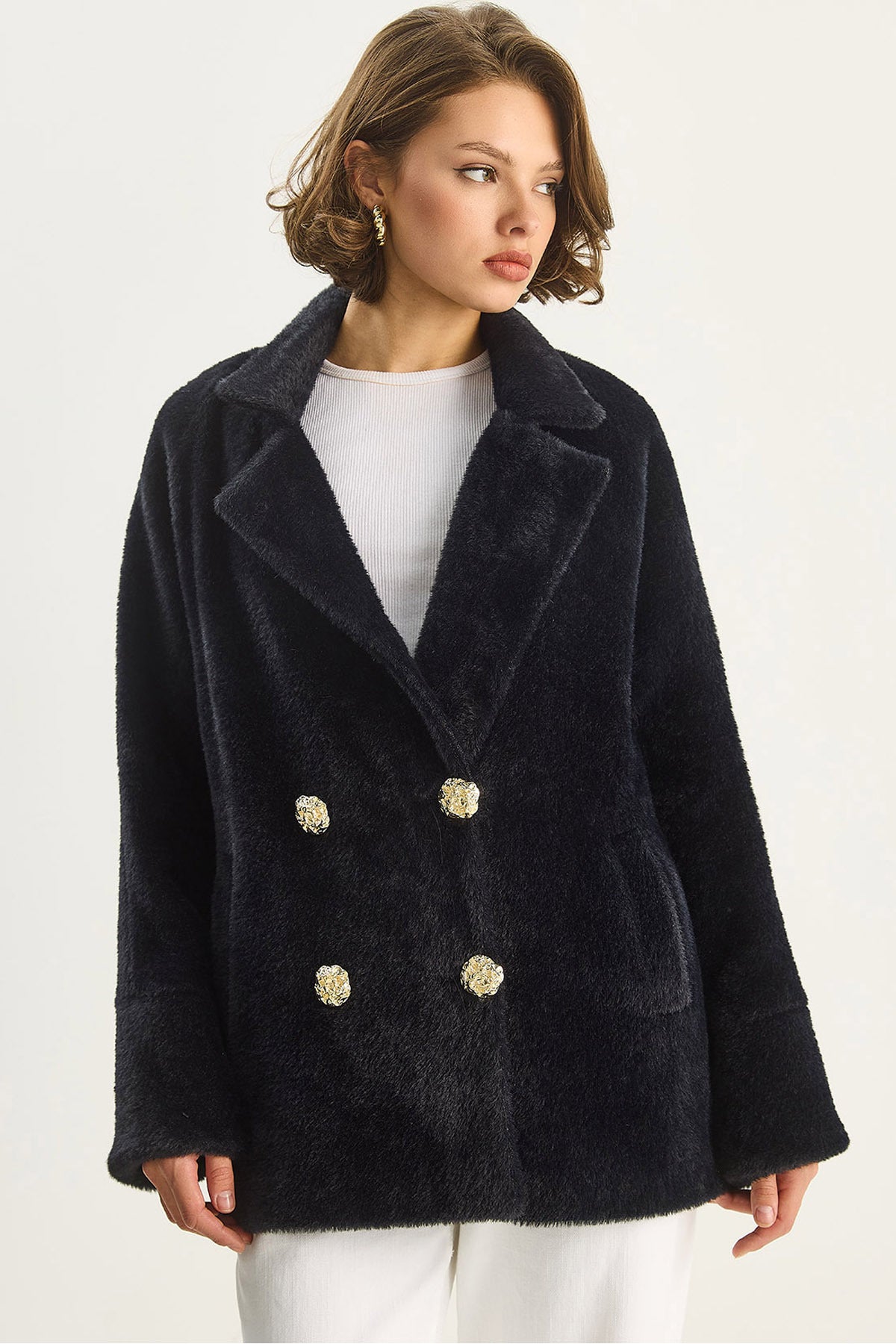 Women's Stylish Button Detailed Pocket Lined Oversize Plush Coat 0306 60283614