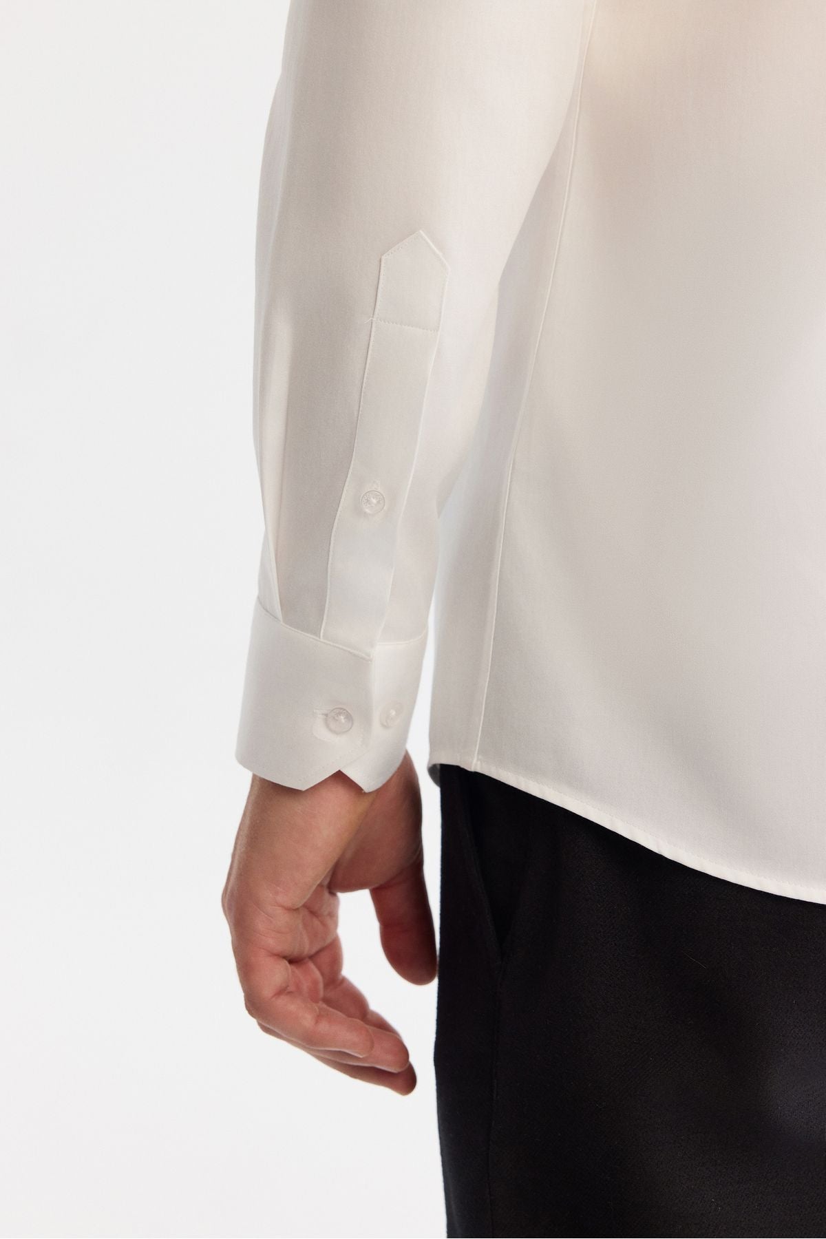 Men's white classic collar 100 %cotton satin shirt B002006