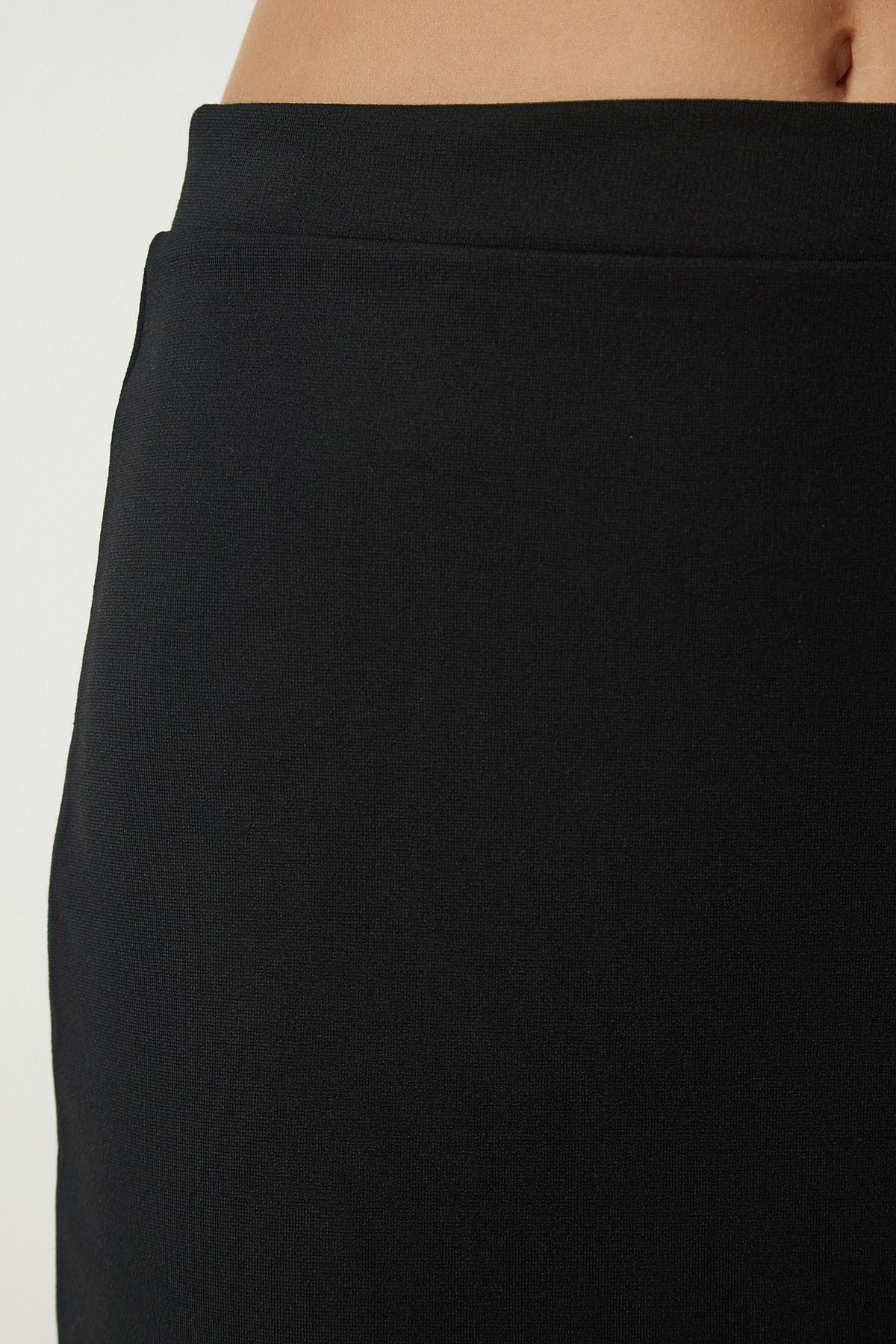 Woman Black Basic Long Skirt UB00174