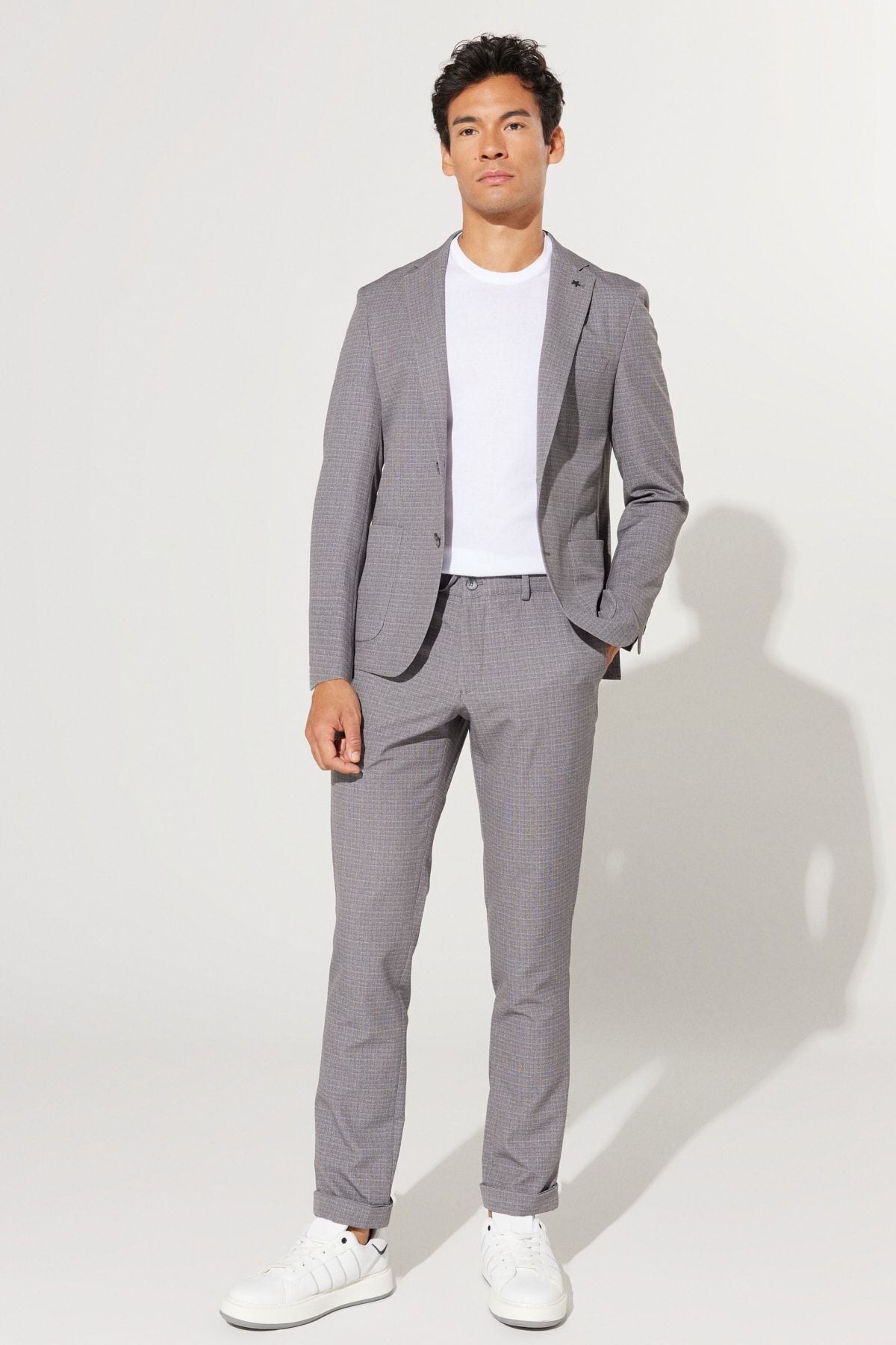 Men's Beige Slim Fit Narrow Cut Mono Neck Patterned Travel Bag Suit