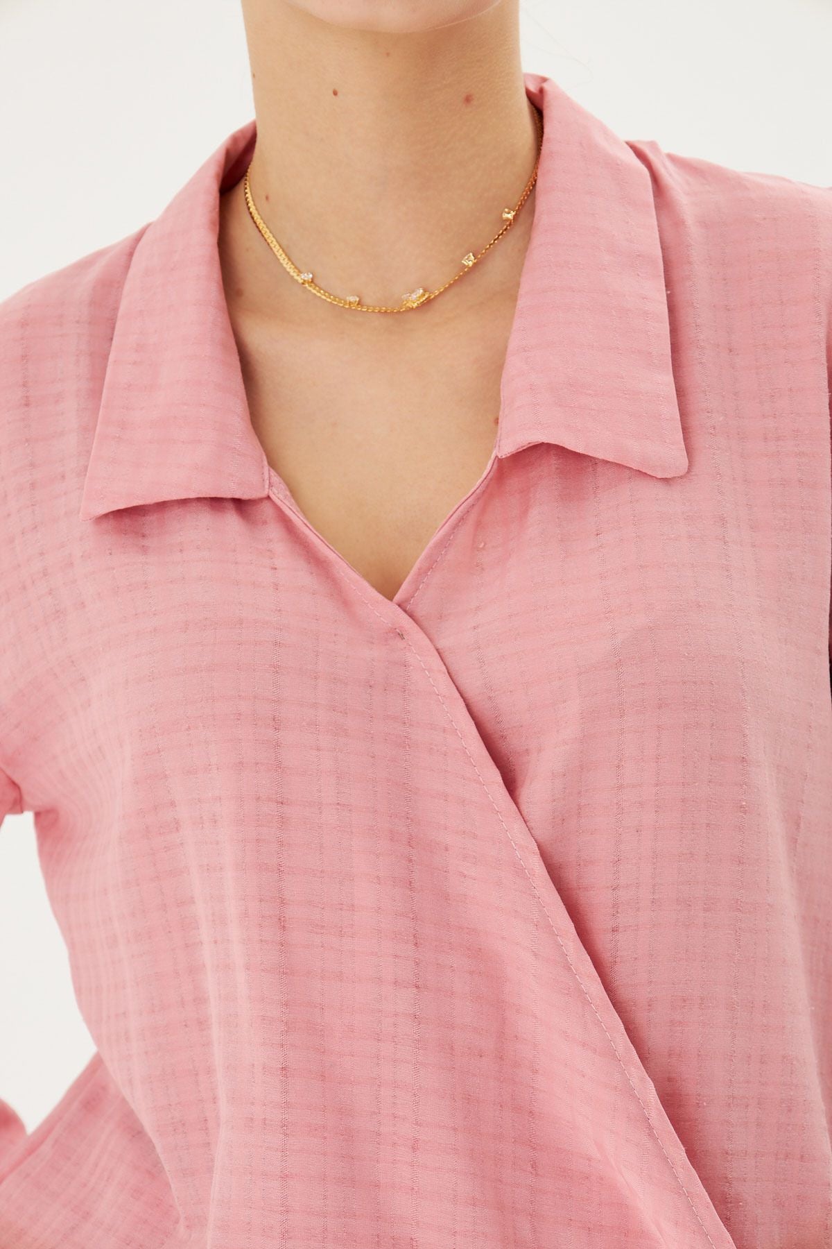 Female powder arm and waist-tire-collar cruve blouse ARM-25K001041