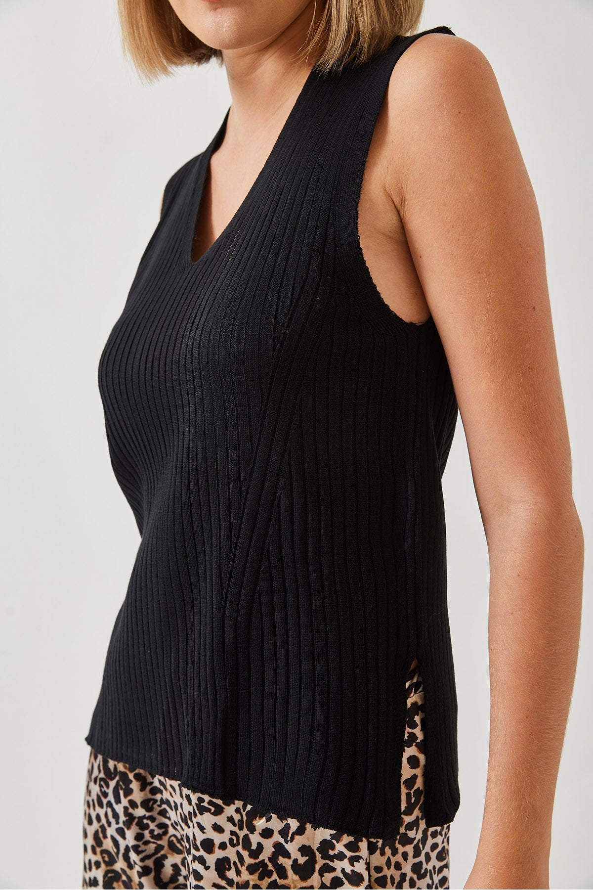 Woman V -neck knitwear Süveter 20246242