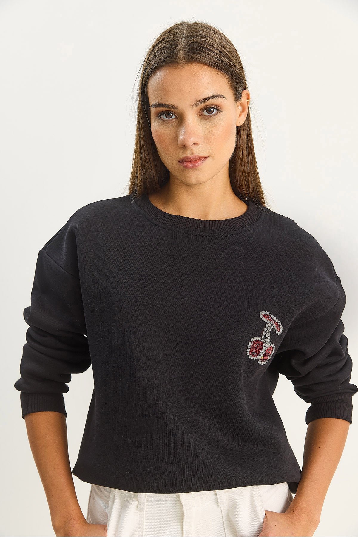 Women's Crew Neck Cherry Stone Embroidered Three Thread Raised Sweatshirt 60601047