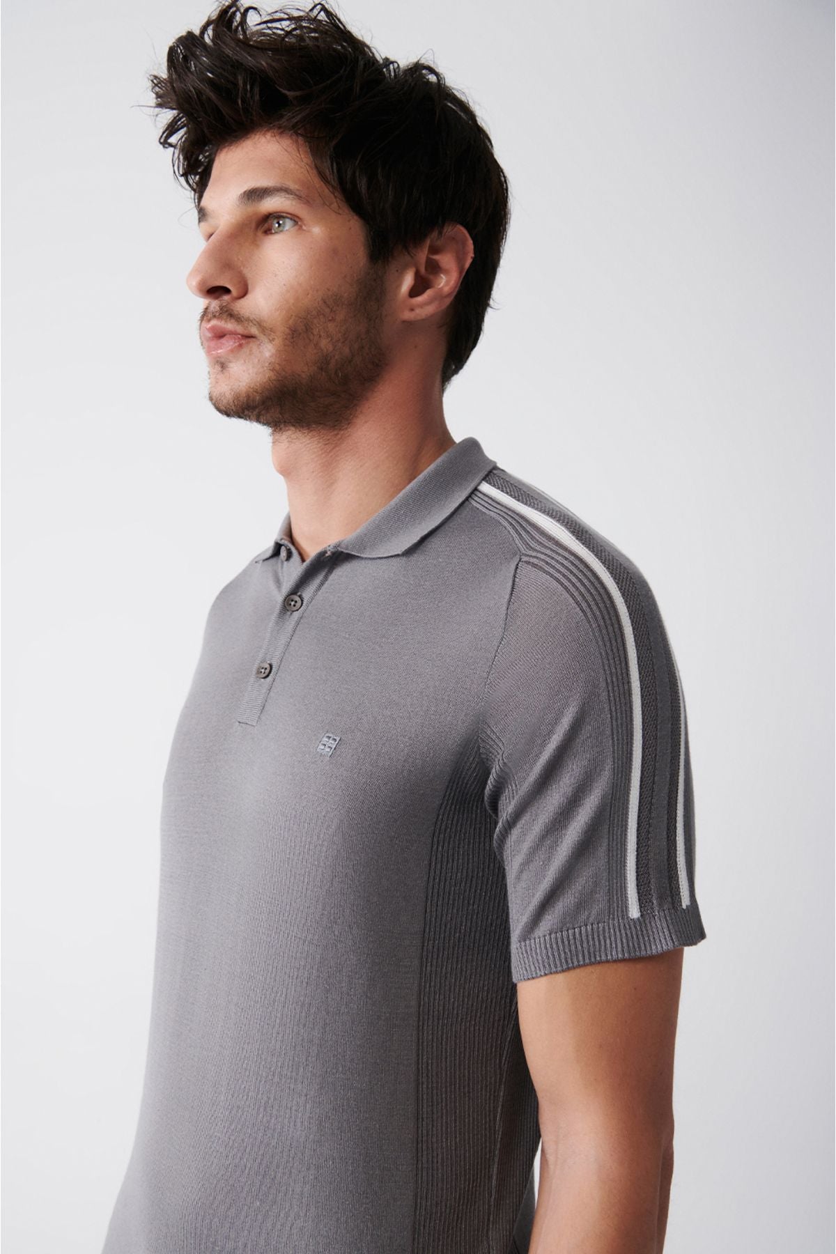 Erkek Gri Omuzu Çizgi Detaylı Ribanalı Triko T-shirt A31y5105
