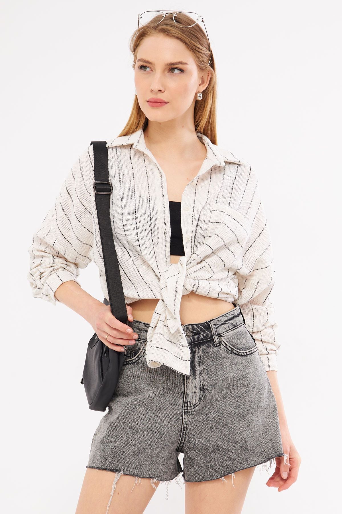Woman White Long Sleeve Pocket detailed back Pleated Pleeled Oversize Shirt ARM-24Y001053