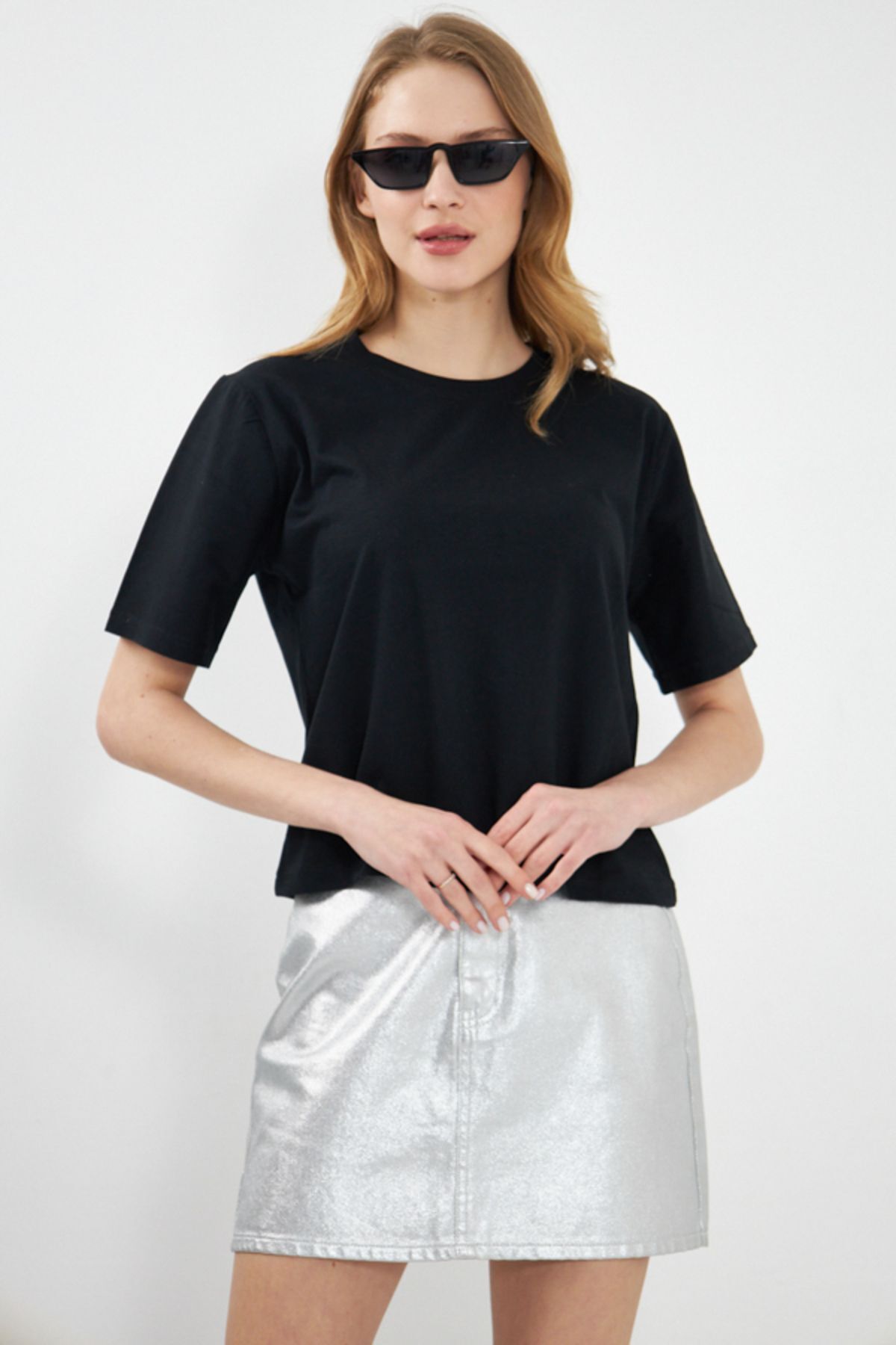 Woman Black Oversize Crop T-Shirt ARM-24Y024010