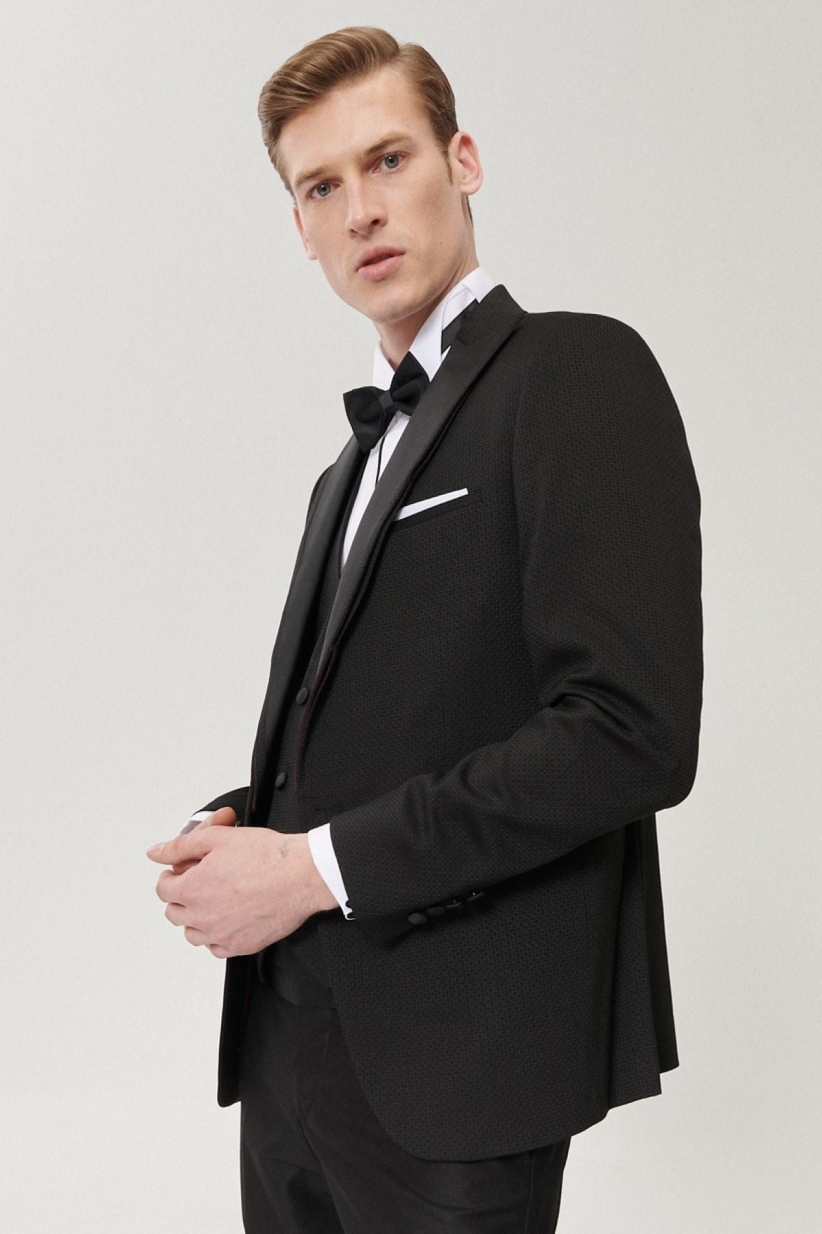 Men's slim fit narrow -cut vest with tuxedo grooming