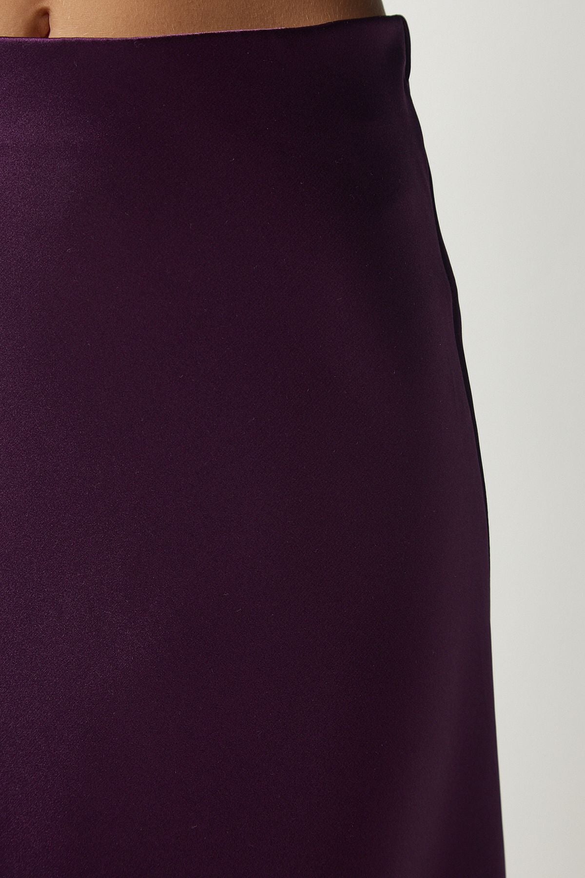 Female purple satin surface skirt DD01144