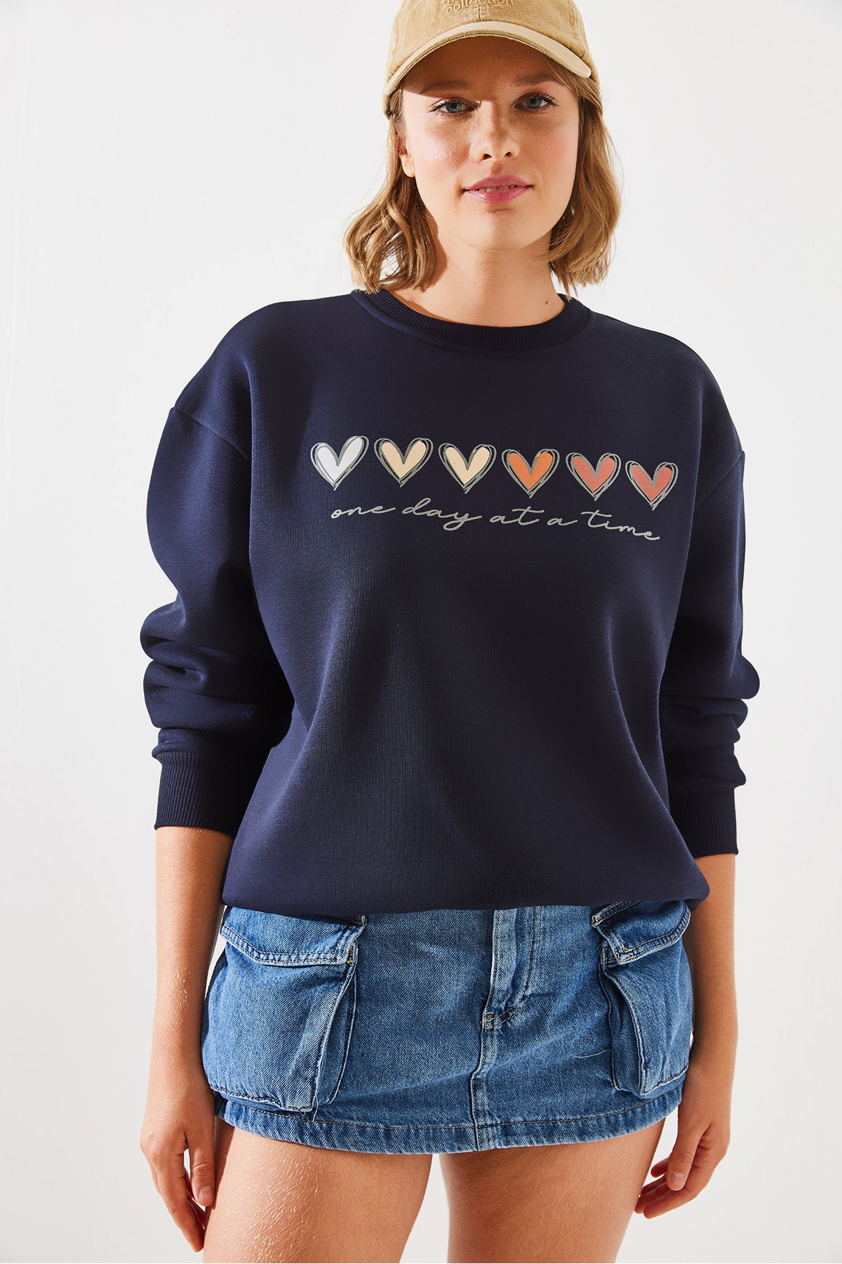 Women's Three Thread Raised Colored Heart Printed Sweatshirt MBHS007 60601007