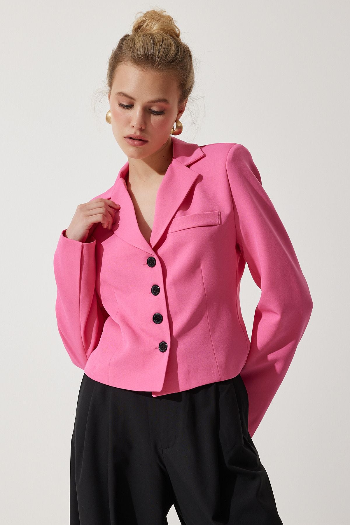 Kadın Pembe Kontrast Düğmeli Kısa Blazer Ceket WF00071