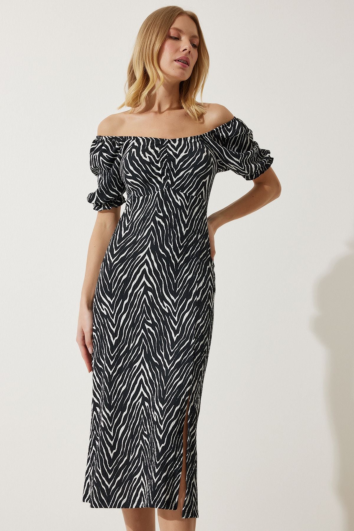 Woman Black Elastic Carmen Yaka Summer Dress MC00172
