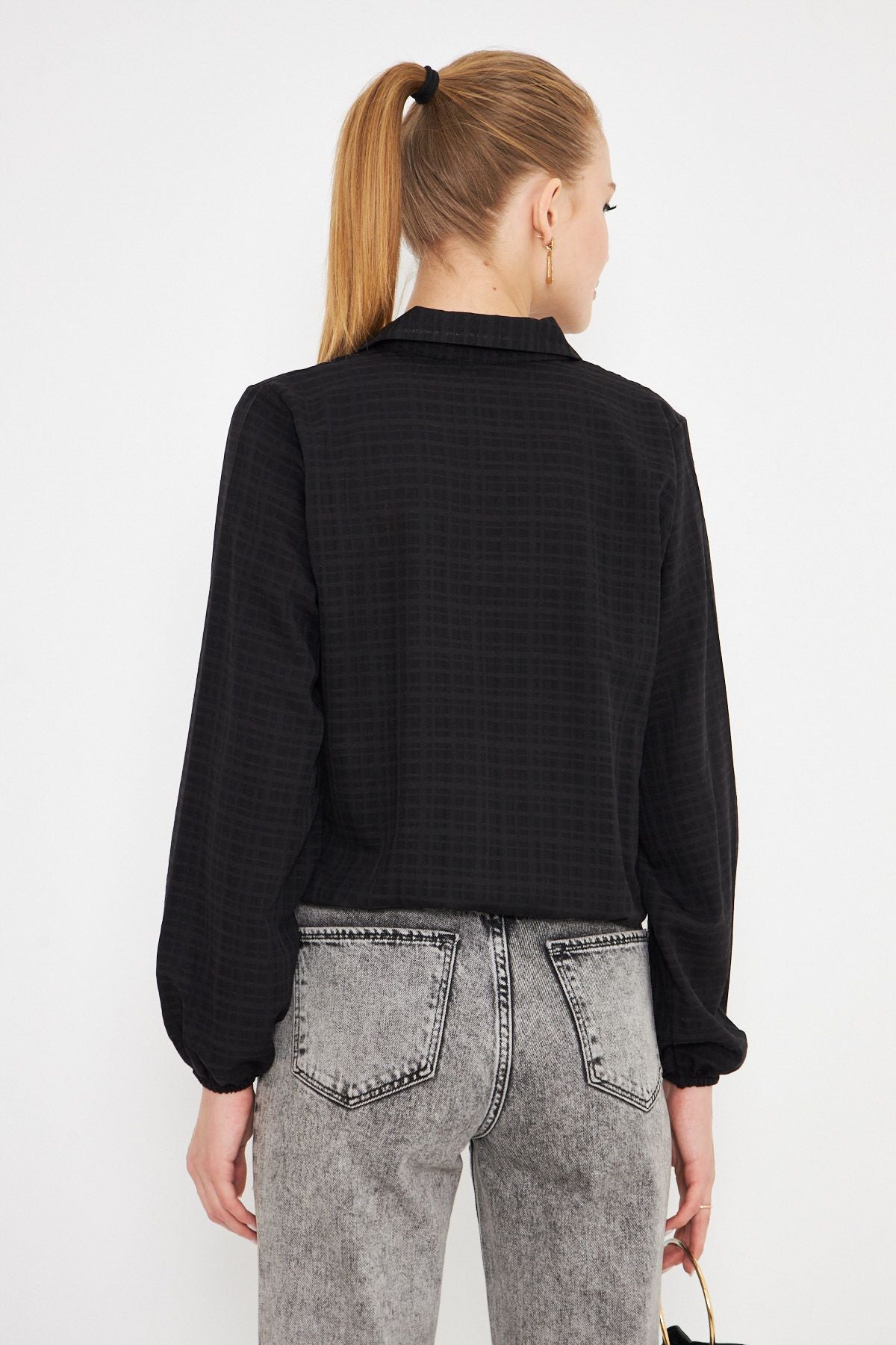Female black arm and waist-tire-collar cruve blouse ARM-25K001041