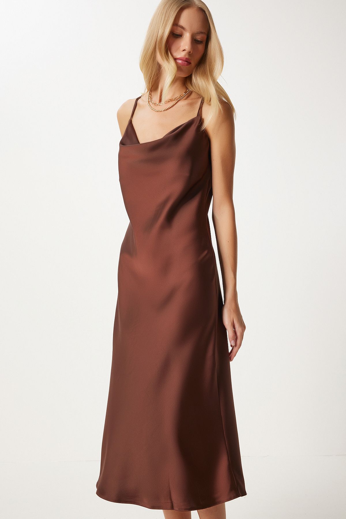 Woman Brown Degage Neck Satin Surface Dress FN03300