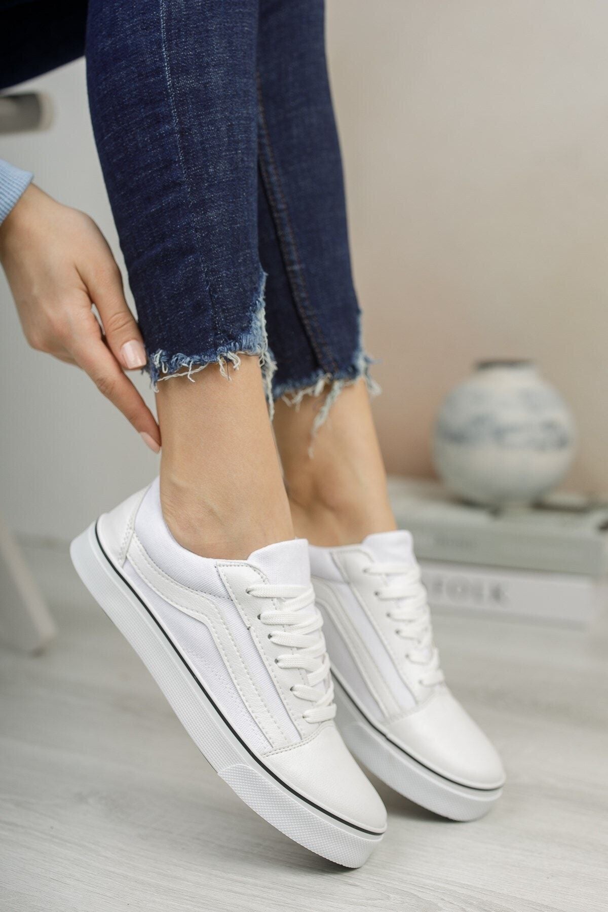 Unisex White White Sneaker 0012151