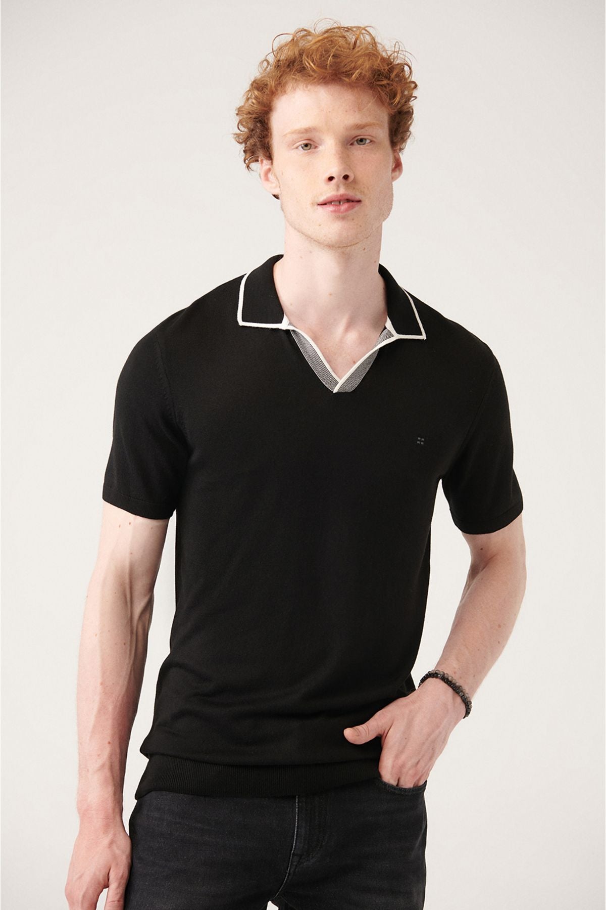 Men's black button-free patı line detailed riban knitwear T-shirt A31y5110
