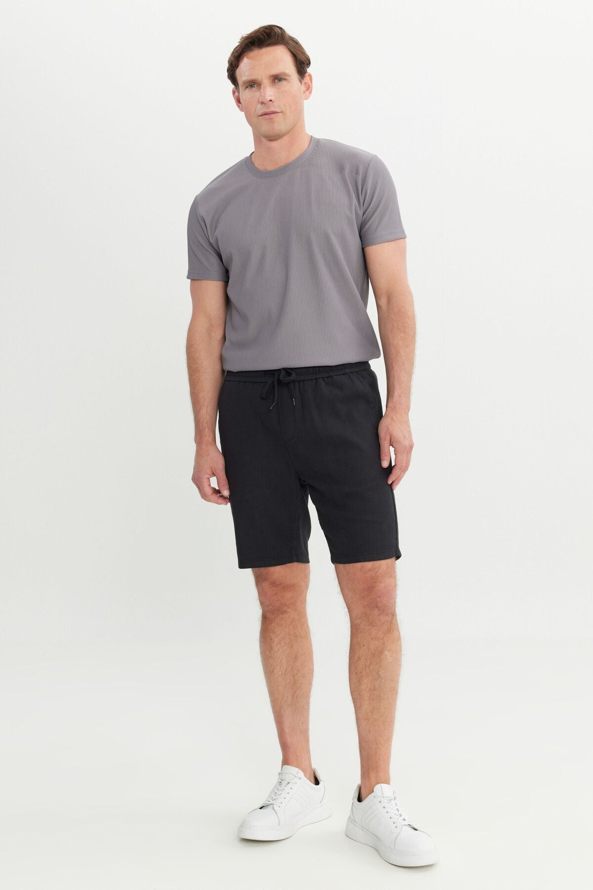 Men's black 100 %cotton comfort fit waist connected flamned side pocket shorts