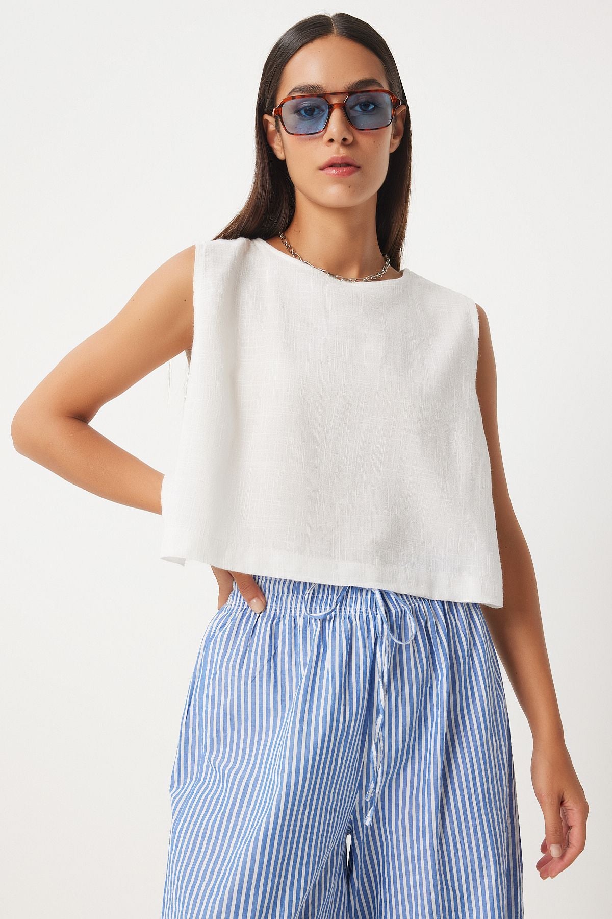 Woman White Sleeveless Linen Blouse GP00008