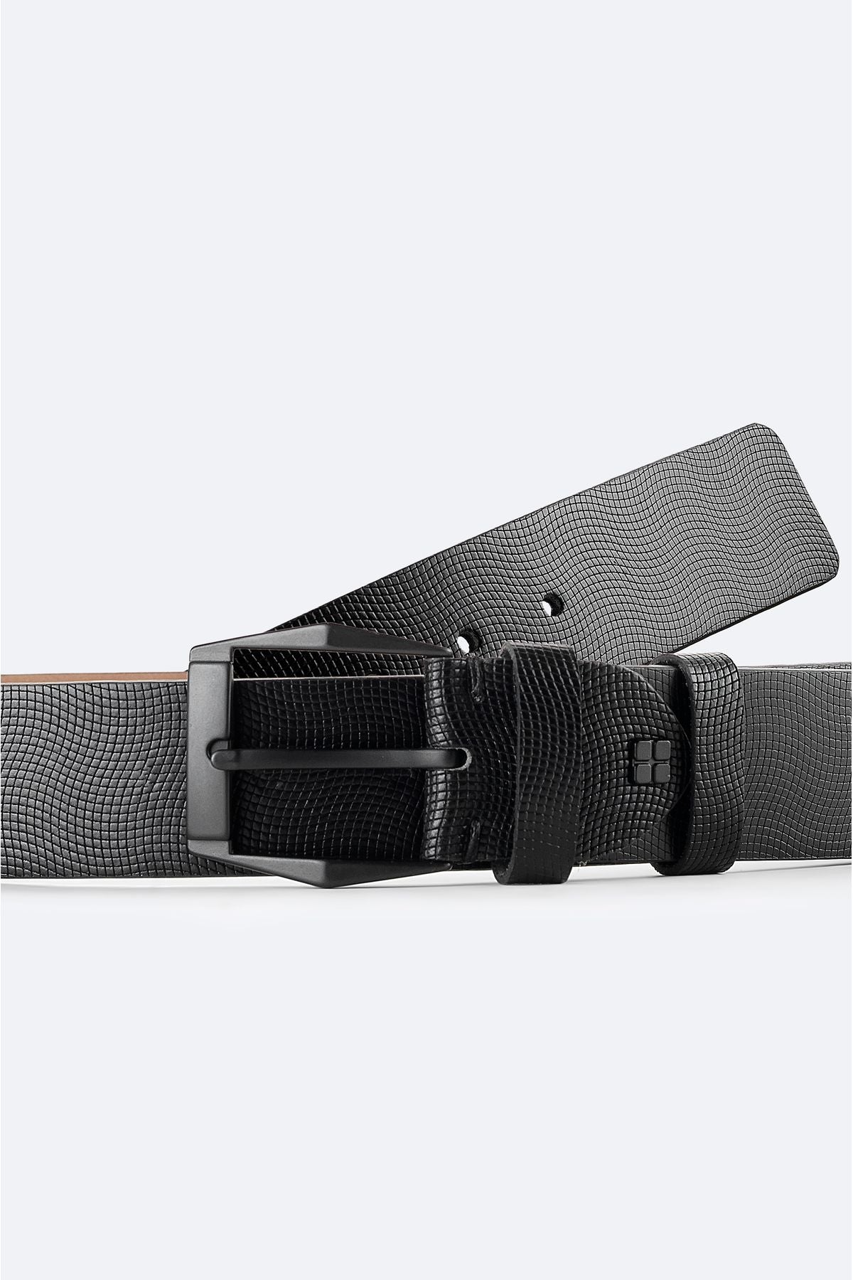Men's black 100 %leather textured belt A42y9309