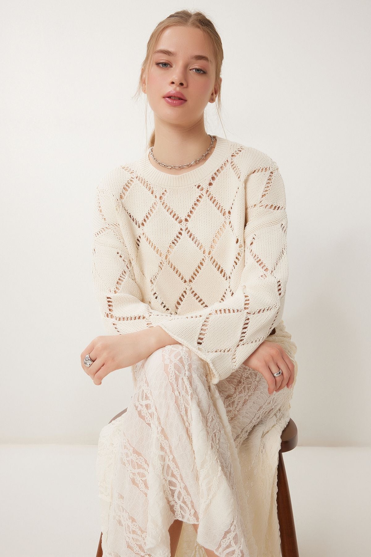 Women's Cream Spanish Arm Outline Crop Knitwear Sweater DM00105